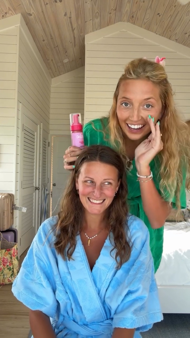 Greta’s salon is open 🤭🌺🌊 @cakebeauty 
 
products available at @walgreens & @amazon #Cakebeautypartner