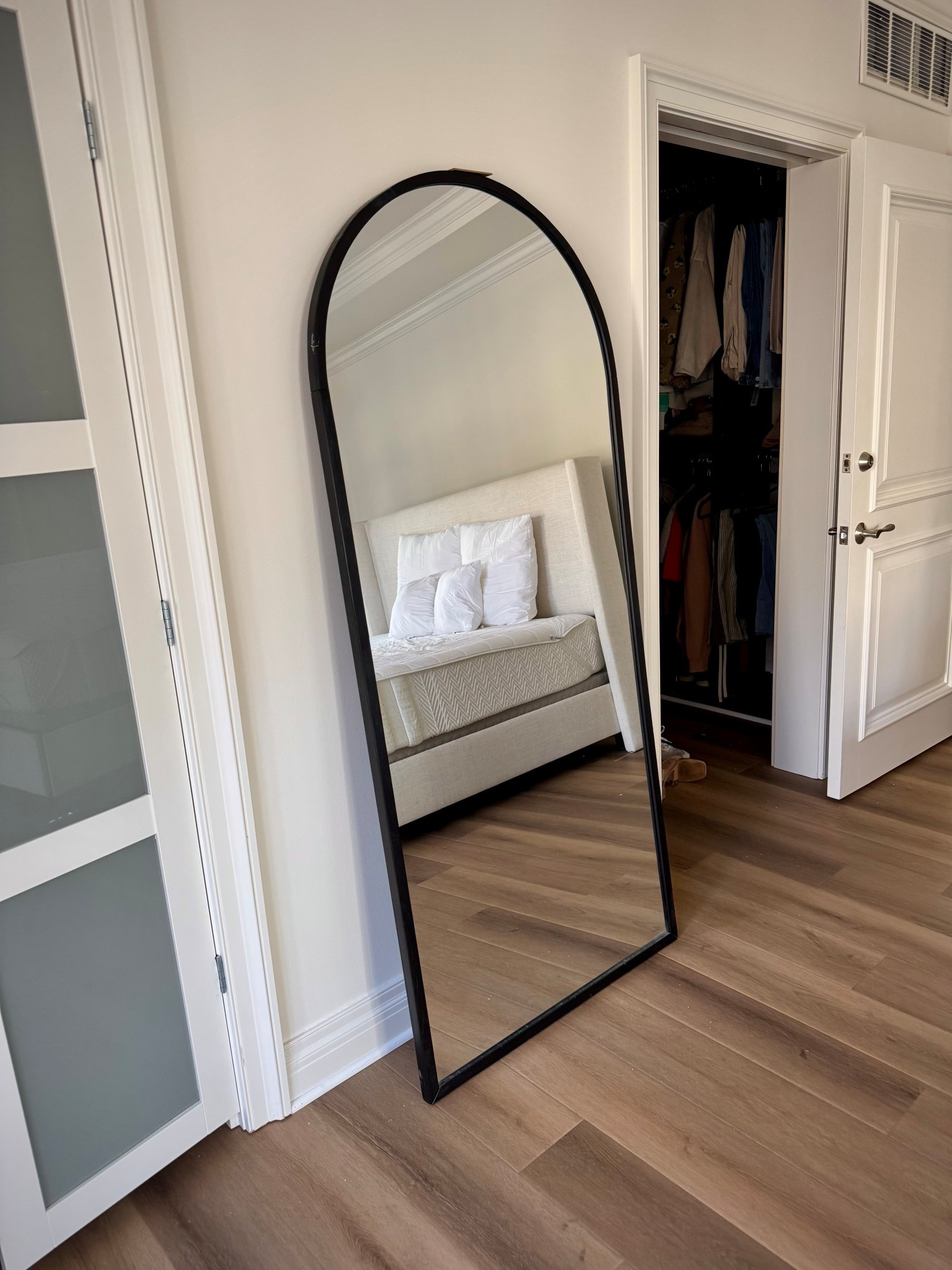 You’ve seen this mirror a million times — because it’s truly one of my FAVS. 🤍 Comes in tons of sizes and three gorgeous colors! 

#LTKHome #LTKFindsUnder100