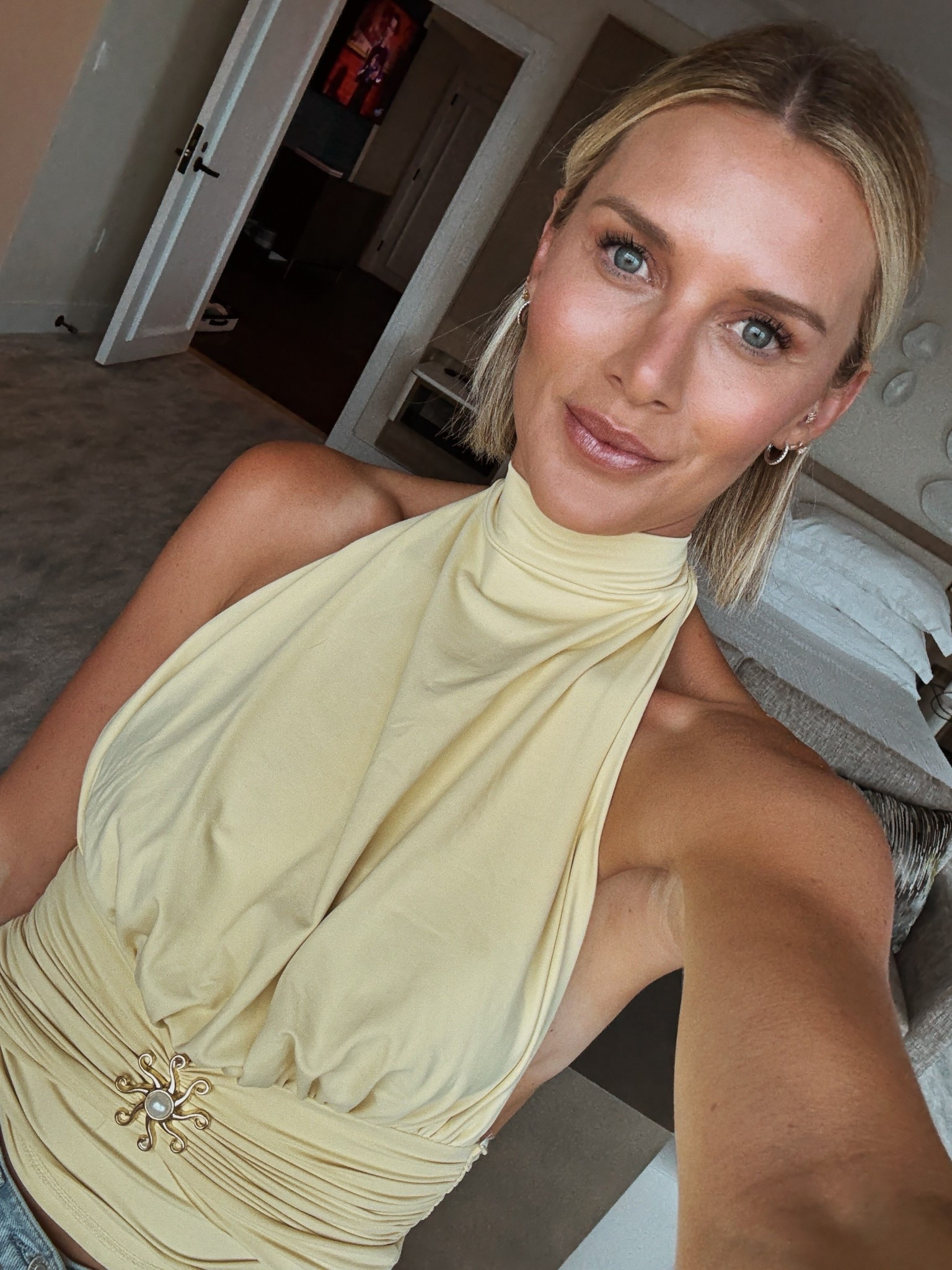 testing out new makeup ☀️🐚🌴 all makeup used for this look linked below!

wearing small top 

#LTKFindsUnder50 #LTKBeauty #LTKTravel