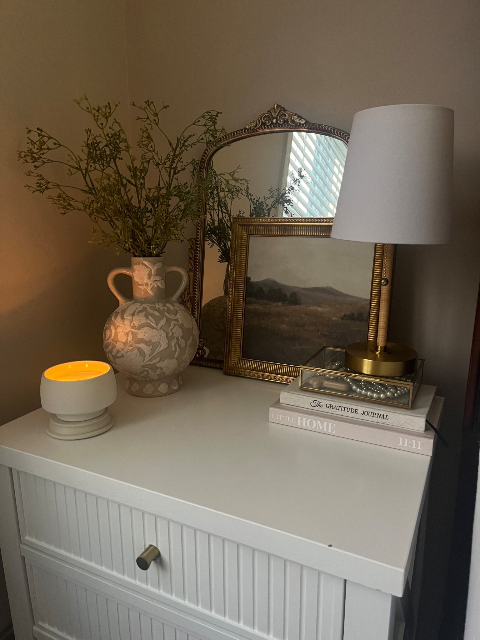 Cozy nightstand home decor — home decor inspiration bedroom decor inspo


#LTKHome #LTKFindsUnder50 #LTKStyleTip