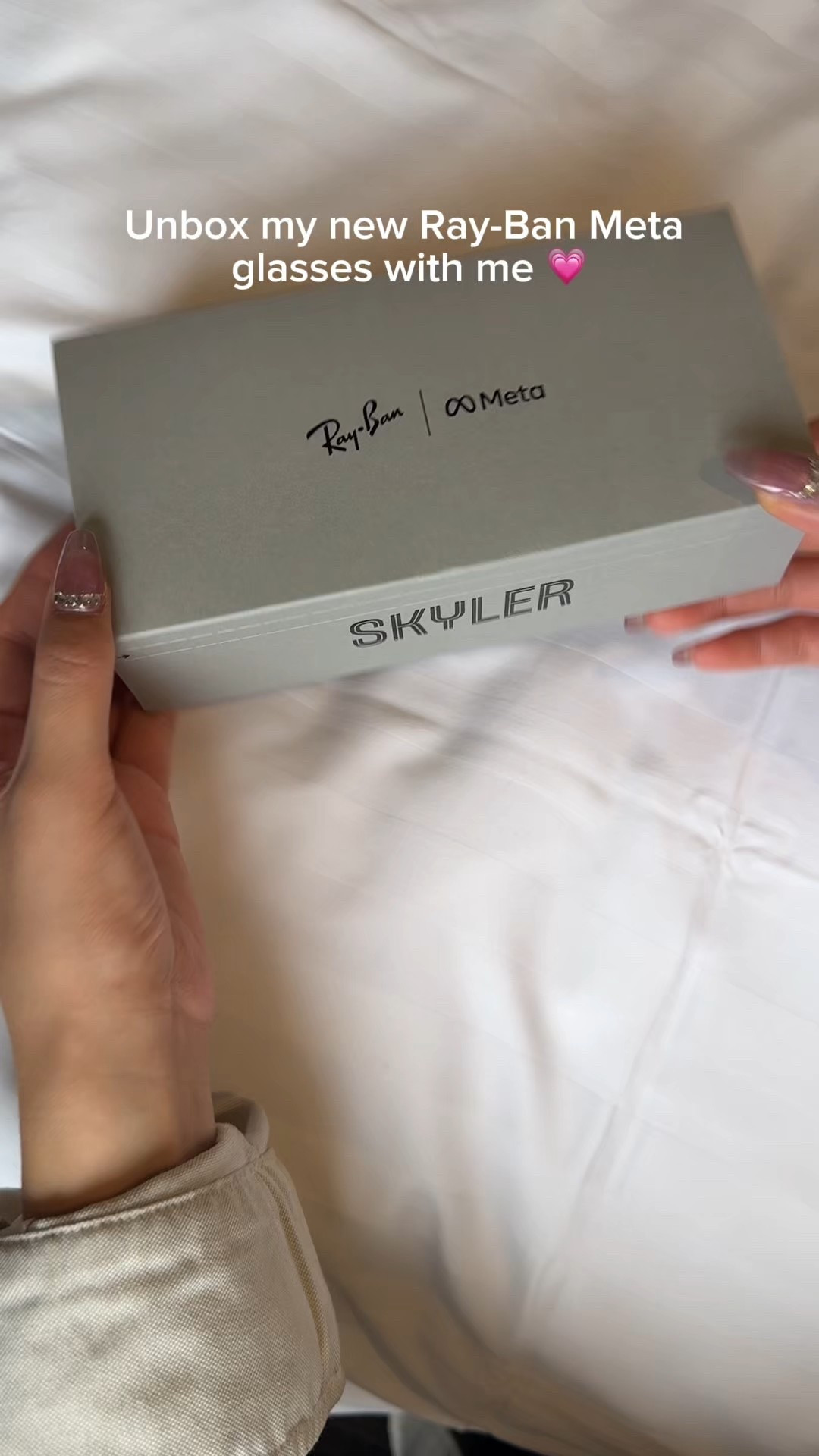 ASMR unboxing of my new @RayBanMeta glasses! I love how convenient it makes traveling, from capturing content to being able to ask it questions, and even handle live translations! #RayBanMetaAffiliate


#LTKGiftGuide #LTKSummerEdit #LTKTravel