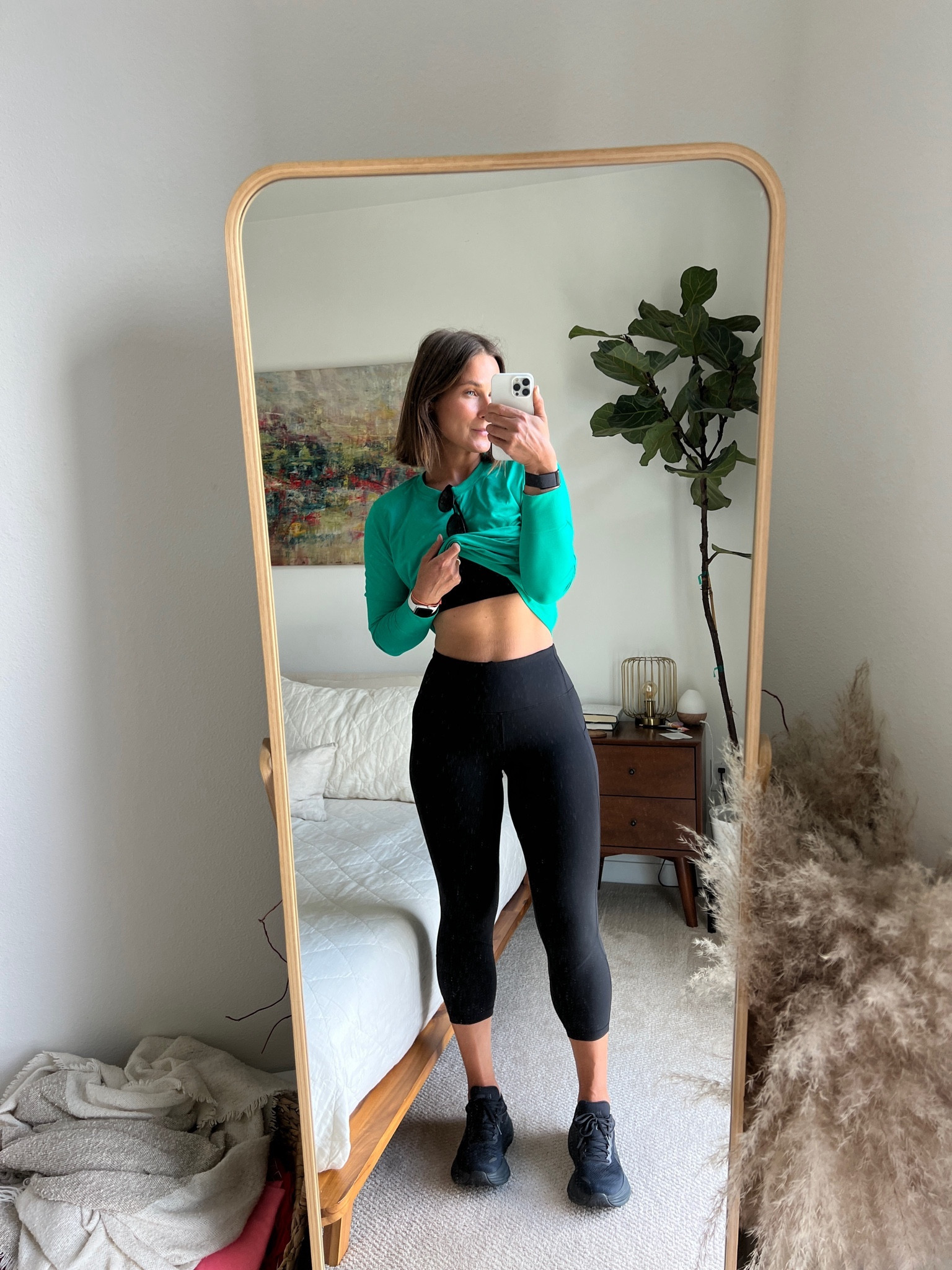 Sweatshirt color is Kelly Green, such a vibrant tone😍I got mine on resale, not available on the official website anymore 

#LTKmidsize #LTKActive #LTKfitness