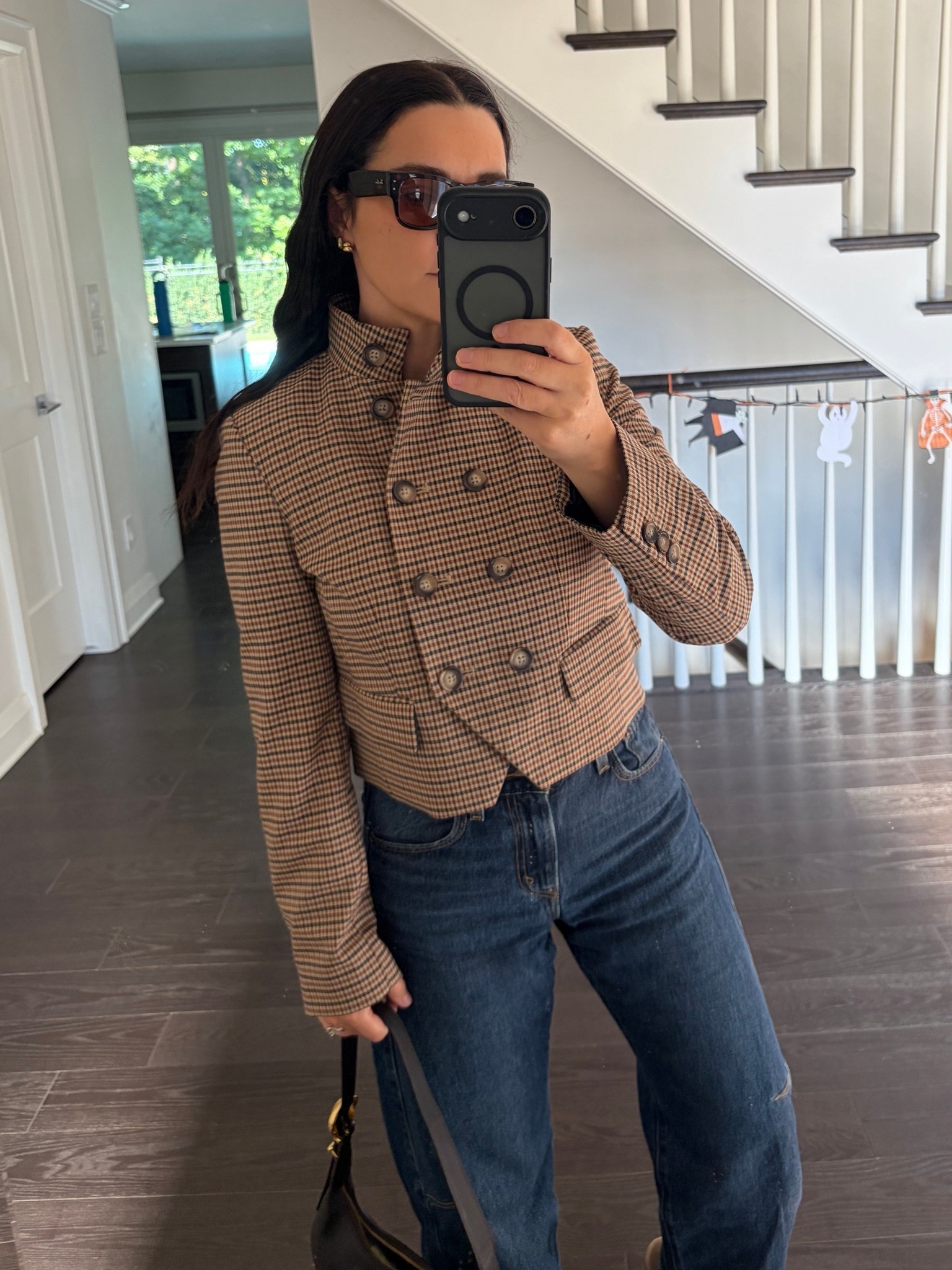 Loving this Zara cropped blazer 🍂🍂

I also got the matching pants but they run really big - the jacket is true to size 

Tags: fall outfit, thanksgiving dinner, plaid jacket, Levi’s cinch barrel leg jeans, ray-ban wayfarer sunglasses, cuyana mini Celestia bag

#LTKfall #LTKworkwear #LTKjeans