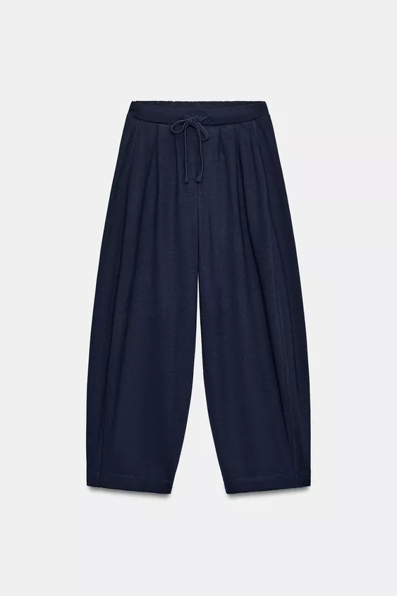Model height: 178 cmPants with main fabric made of cotton yarn. Mid-rise with adjustable elastic ... | Zara Canada