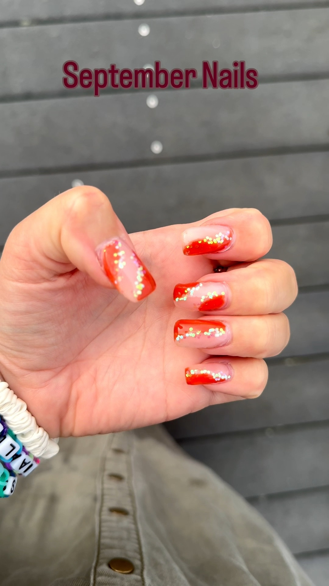 September nails…Pumpkin spice and all the glitter.

#pumpkinspicenails #septembernails #naildesign 