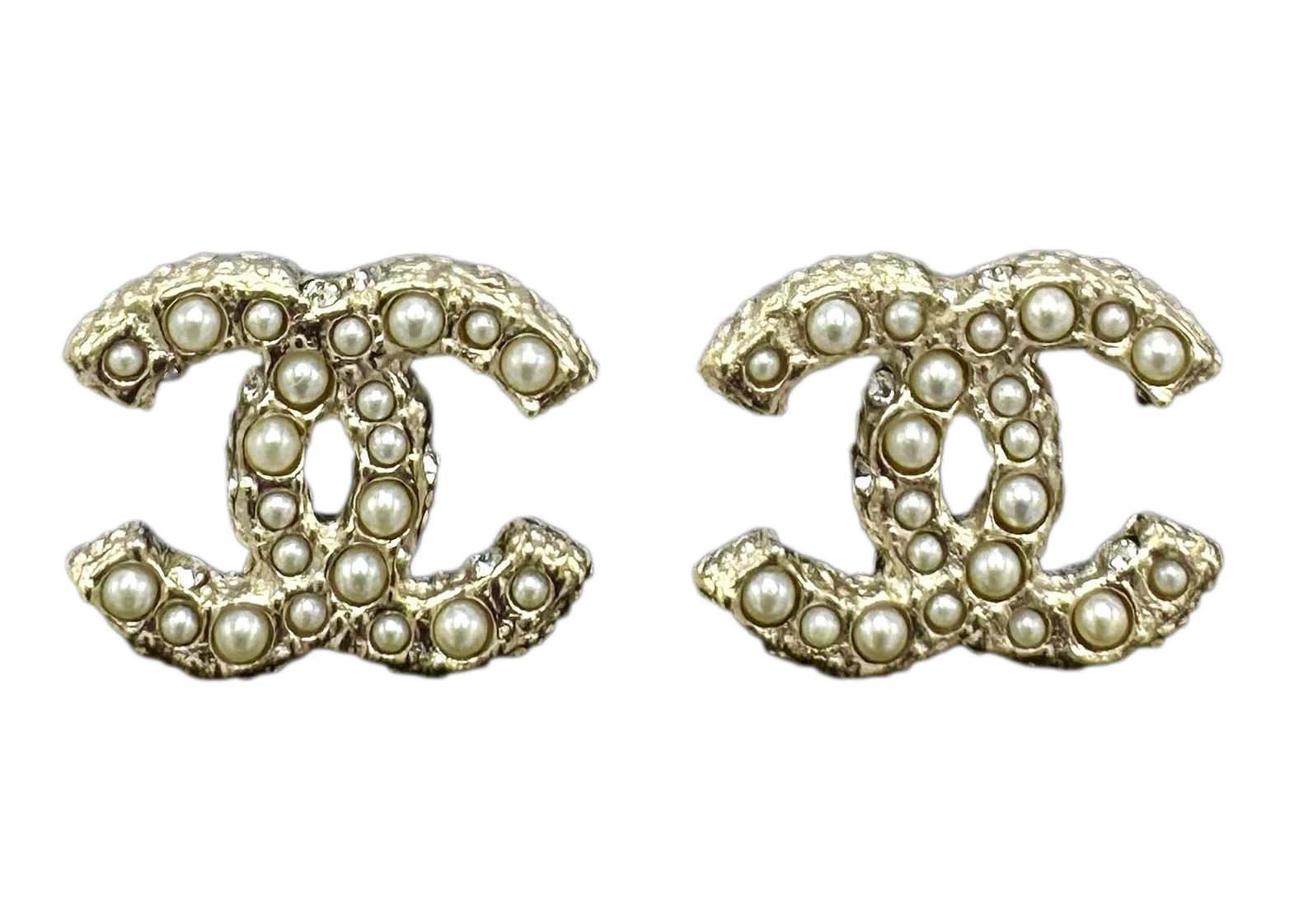 Women's Chanel Pearl & CC Logo Earrings A64766 in Gold/Pearly White/Crystal | StockX