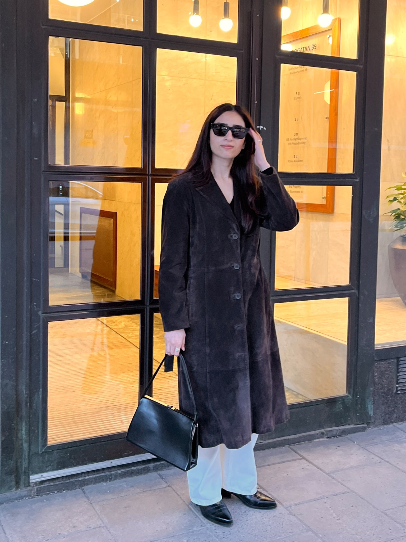 Chic spring look - Suede coat & white denim

Spring outfit, Spring looks

#LTKeurope #LTKspring #LTKpetite