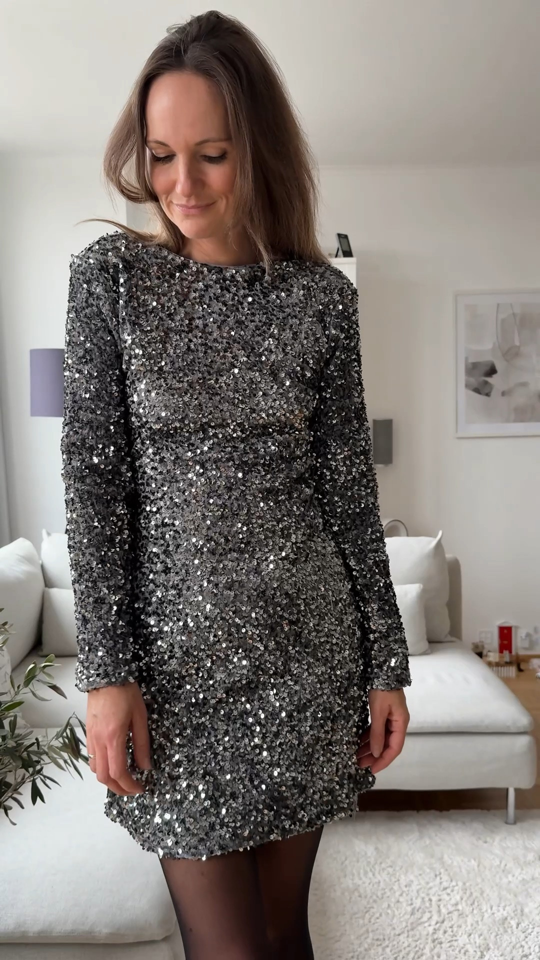 Meine Top 3 Pailletten Kleider für Weihnachten und Silvester. Welches ist eurer Favorit? Silber, Schwarz oder Weiß?

#LTKpartywear #LTKfestive #LTKdeutschland