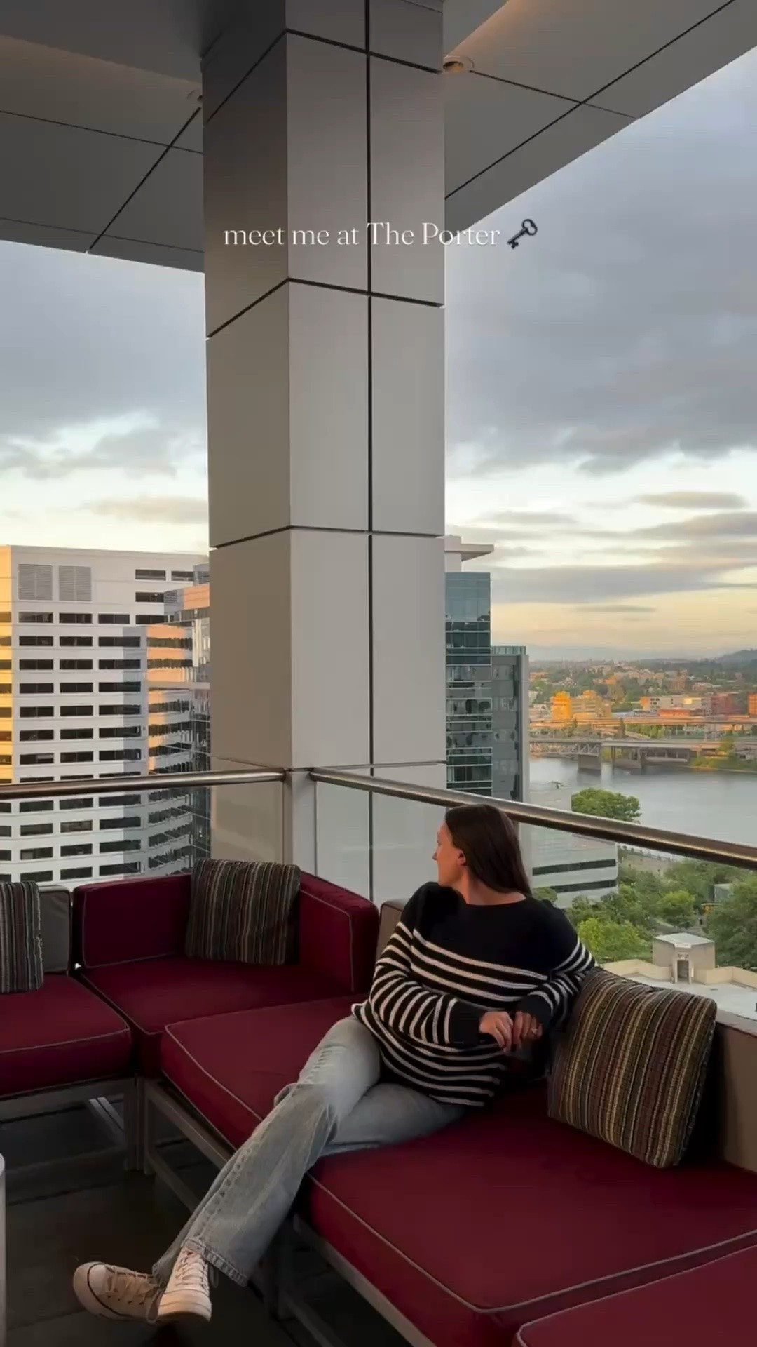 nothing beats a weekend in Portland at @theporterhotelpdx 🏙️ 

a chic, modern and convenient property in the heart of downtown Portland 🖤 we ordered room service, took an early walk around the area, took a quick dip and trip to the sauna, then ended the evening watching the sunset from the rooftop restaurant & bar @xportpdx ✨ @travelportland 

#theporterhotel #theporterhotelpdx #xportpdx #travelportland