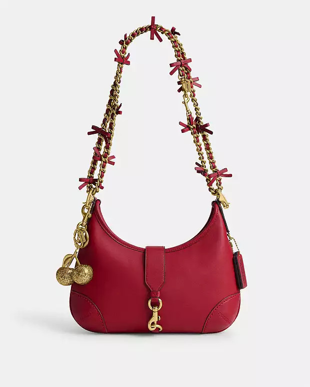 Hamptons Hobo Bag With Charm And Strap

 | Coach (US)