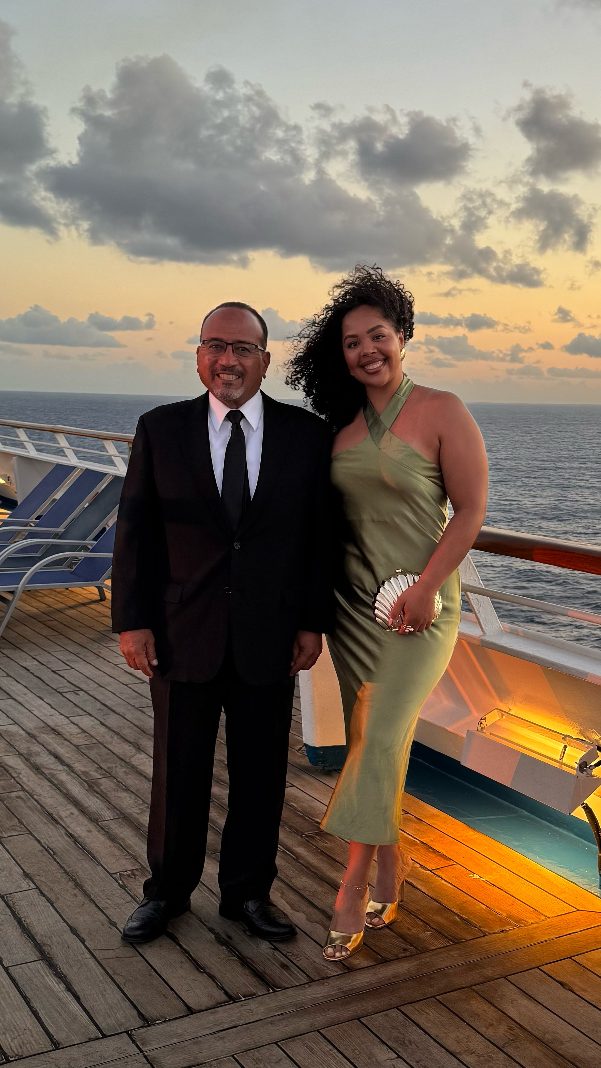 Everyone wish my Dad a happy birthday! ☘️

@nordstrom !
#ad #birthday-dinner #celebration #formal #springevent #weddingseason #ootn #family #liketkit #nordstrompartner 

#LTKStyleTip #LTKMidsize #LTKWedding