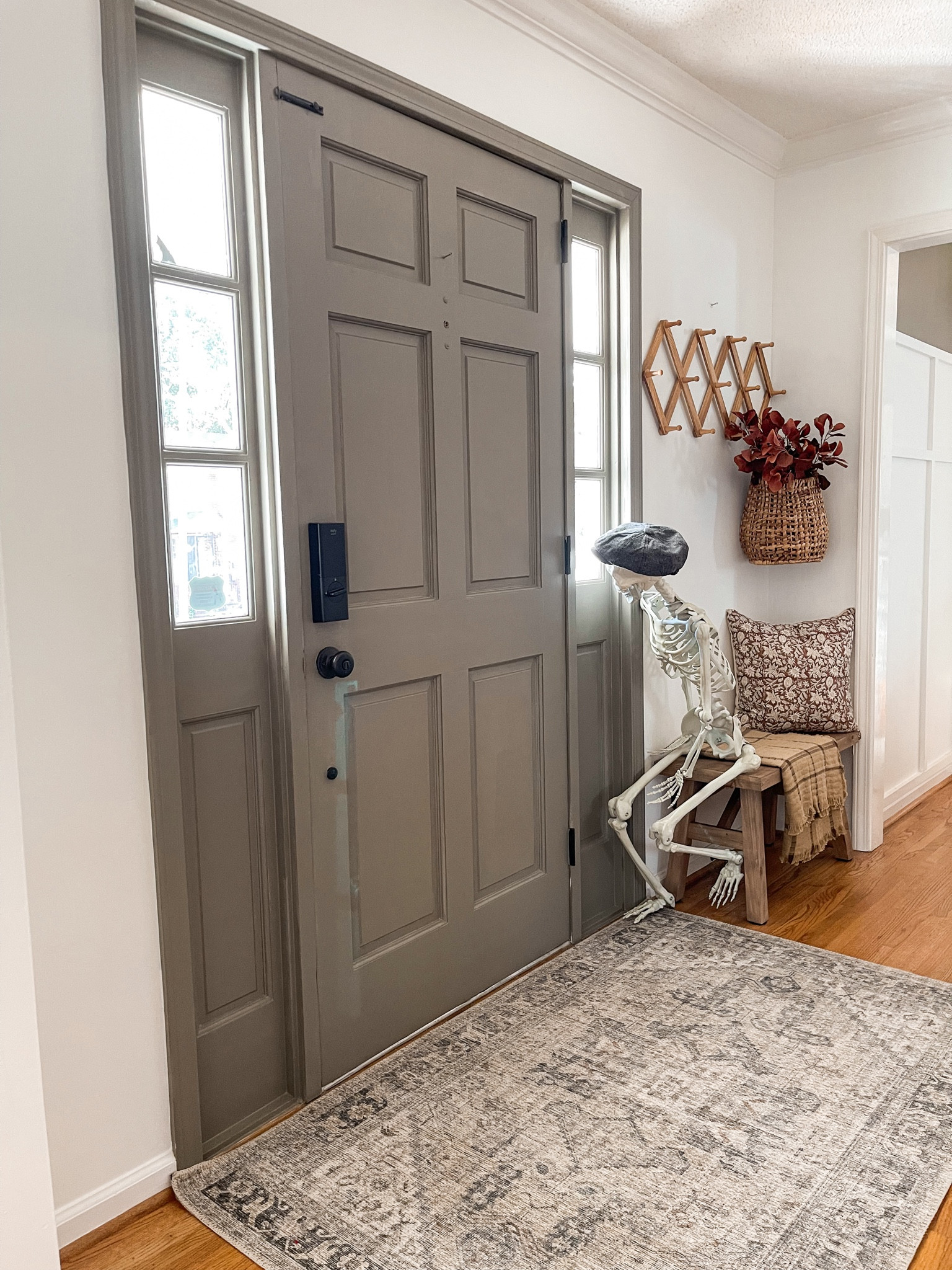Entryway with a little fall and a little fun Halloween! 👀👻💀

#LTKHoliday #LTKHalloween #LTKhome