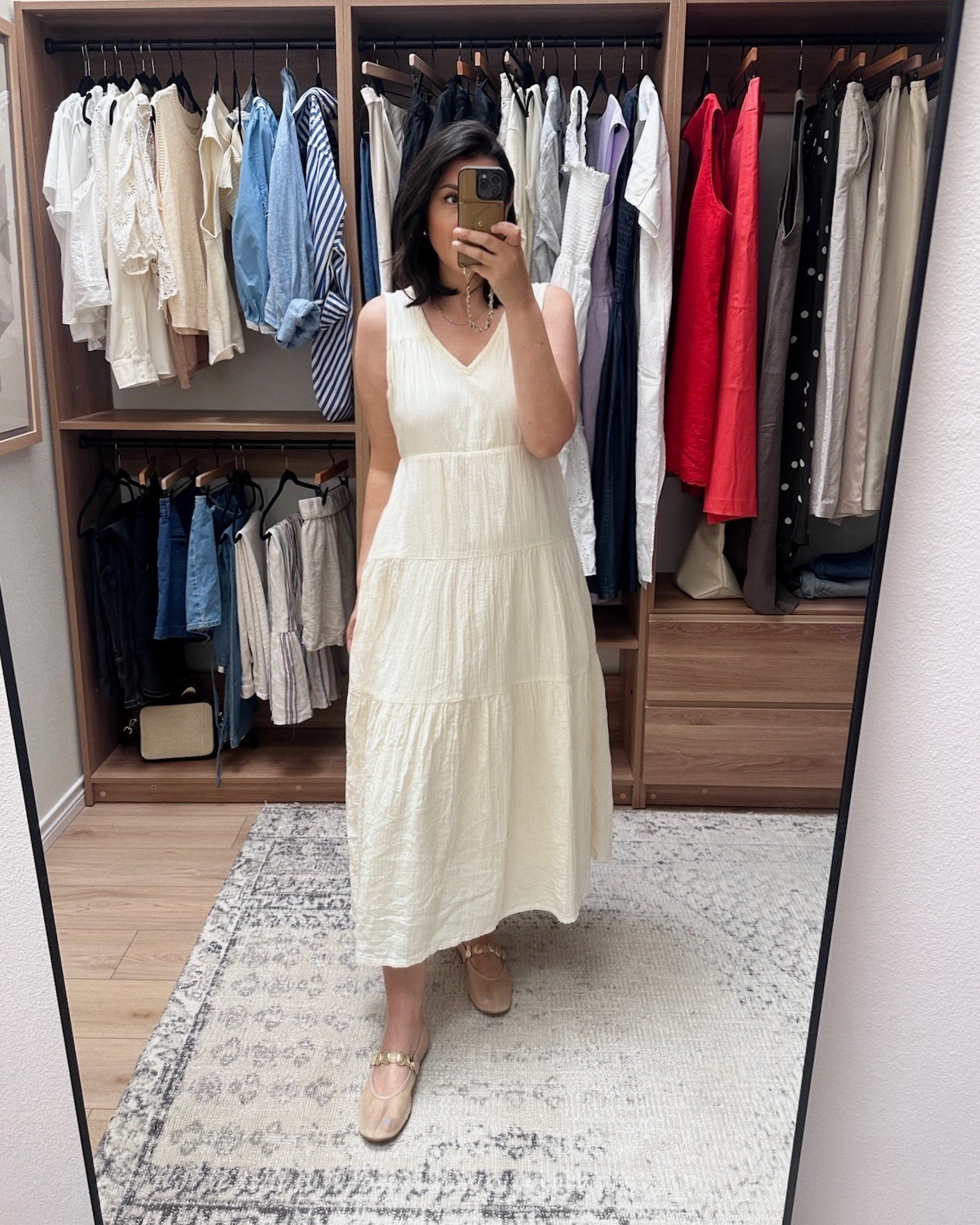 This is their gauzy cotton maxi dress and it’s a really nice weight. It’s not sheer, it’s quite a substantial cotton but it’s lightweight for summer. It does run generously, this is the large and it’s a pretty loose fit, especially in the under arms. So keep that in mind, you may want to go down a size. I’d also suggest this dress in black too! Easy go to for vacation, can easily double for a cover up too. @Quince