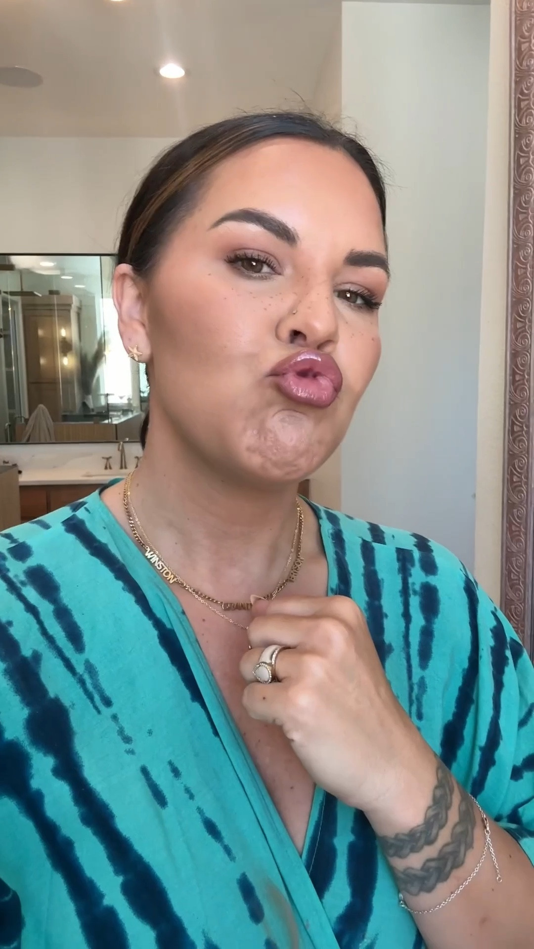 My everyday lip combo
Liner: Frappuccino on the outer line
Liner: cinnamon brown to ombré the color in. 
Any pinky gloss will do!

The liner stays ALLLLLL DAY!


#LTKFindsUnder50 #LTKStyleTip #LTKBeauty