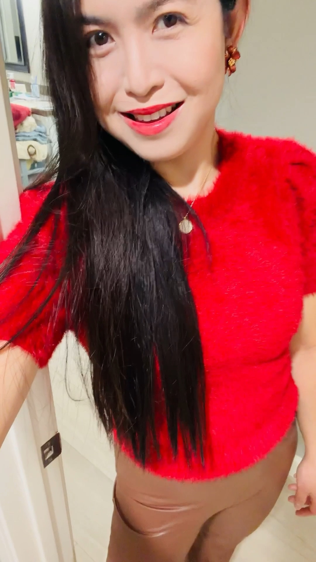 Holiday glam incoming🤗❤️💋It’s almost that time for this color and this fuzzy sweater is def one of my fave looks this year!😌Currently loving fuzzy shortsleeved sweaters💕💕🍁 Sweater is on sale under $40. Hurry before it sells out! This is super easy and love a good faux leather pants this season it goes with everything and you can never go wrong with a statement bold lip💋💋🎅🎅






#ltkfindsunder50 #holidaylooks #holidayoutfits #fuzzysweater #ltkseasonal #ltkbeauty #shortsleevesweater #ltkstyletip #ltkfindsunder100

#LTKHoliday #LTKSaleAlert #LTKCyberWeek