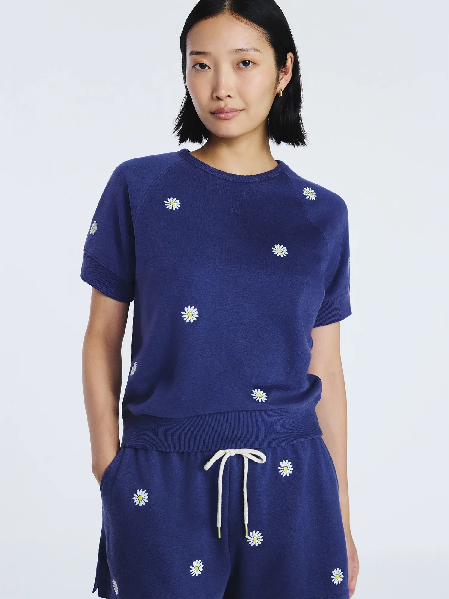 Free Assembly Women's Raglan Sweatshirt with Short Sleeves, Sizes XS-XXL | Walmart (US)