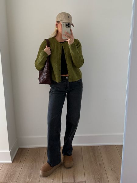 1 base 5 ways:

Small in tee and sweater, 26R in jeans, shoes -if between sizes, size down to the next whole size.

#kathleenpost #outfitts

#LTKSeasonal #LTKstyletip #LTKshoecrush