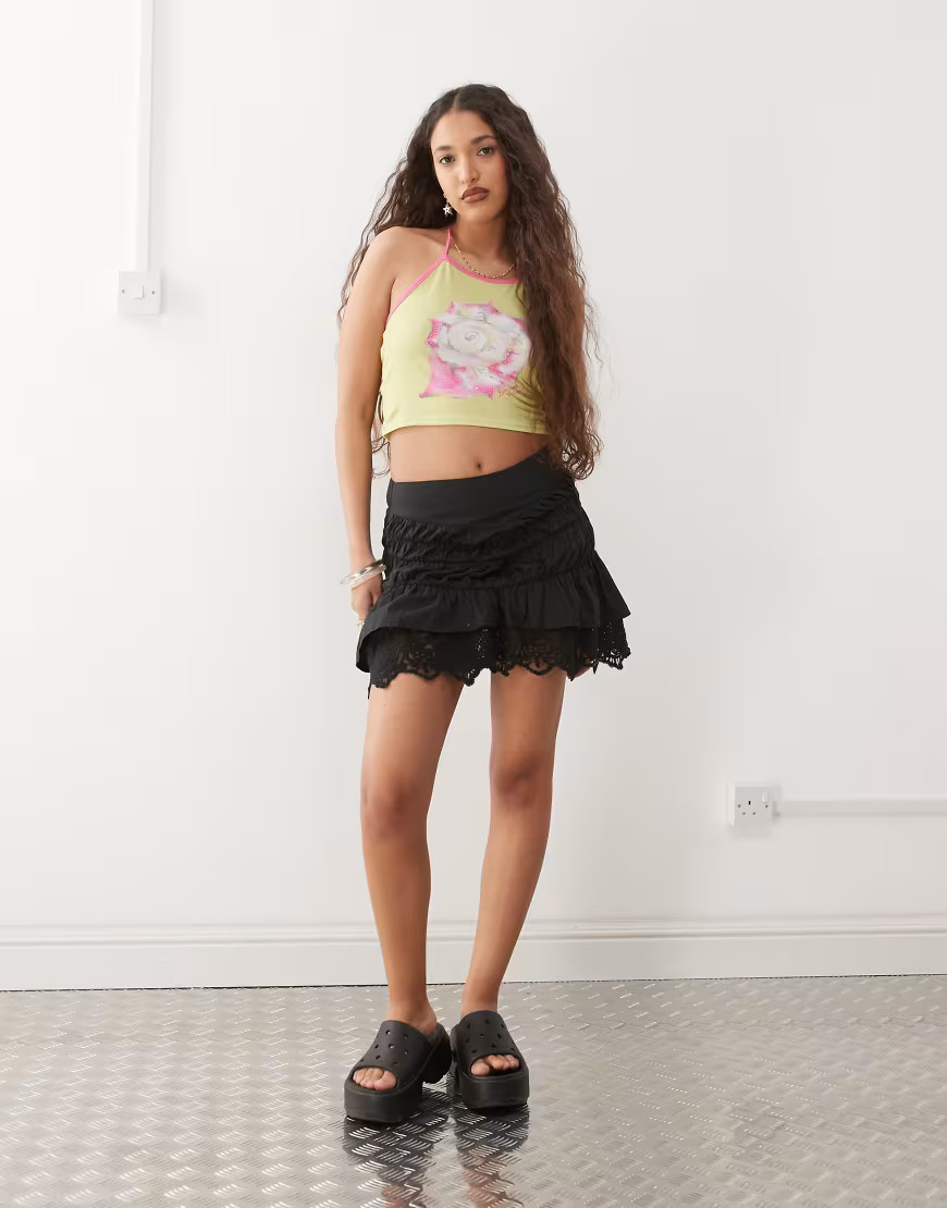 Reclaimed Vintage - Gonna western corta stile cowgirl nera con pizzo sul fondo-Nero | ASOS (Global)