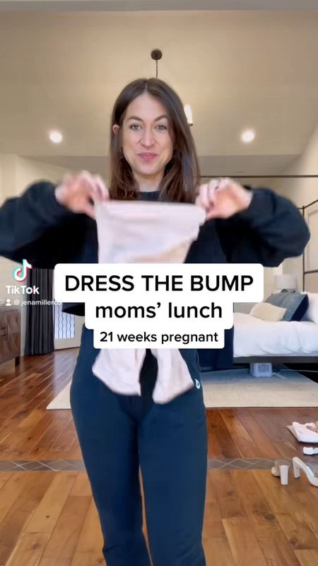 Love when an outfit looks chic but is secretly super comfy! This is great for my pregnant moms looking for a cute maternity but not maternity outfit. 