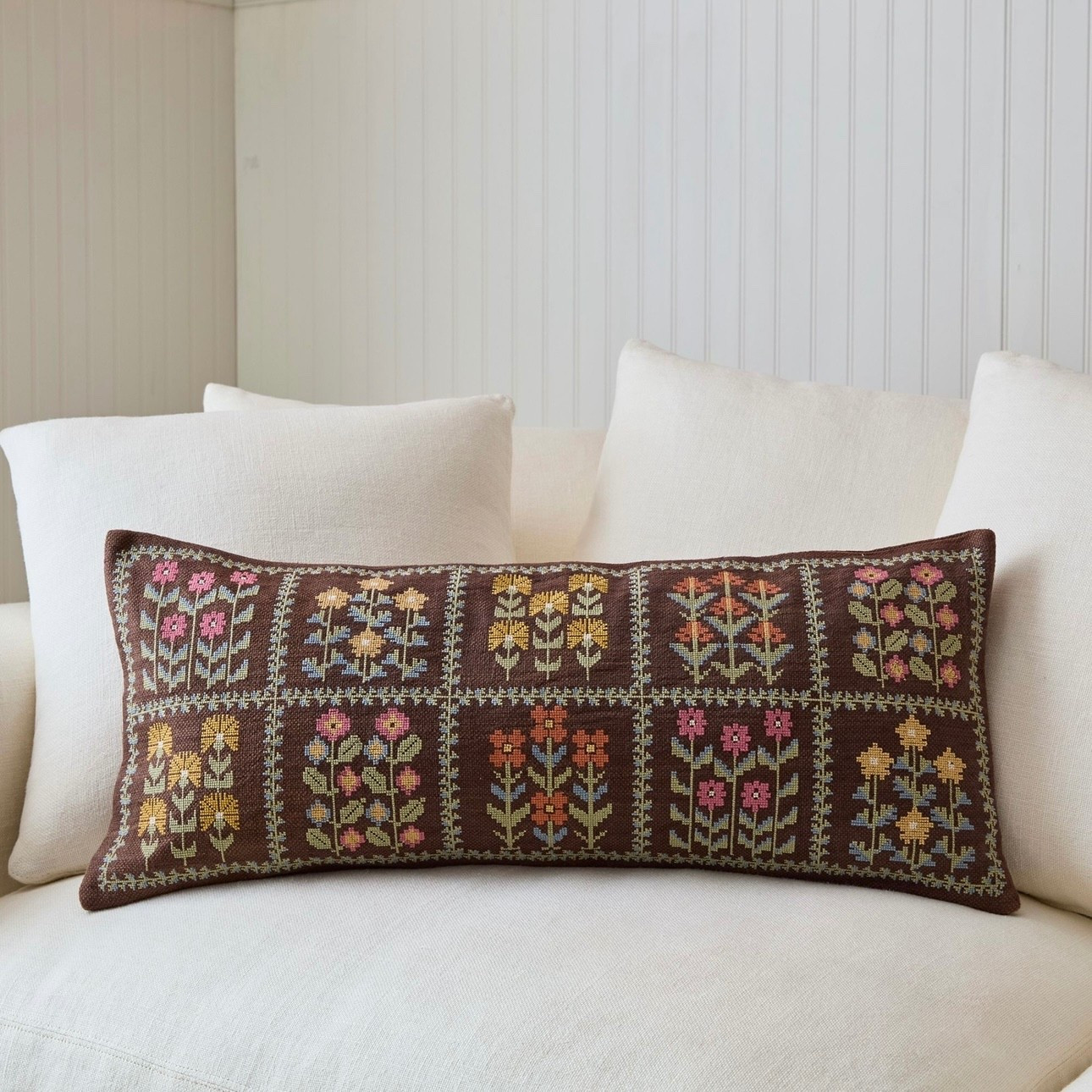 This needlepoint pillow has my heart!

I love anything needlepoint and a floral pillow with a brown background is a win for me. 

This would be so cute on a sofa, a bed or a chair.


needlepoint pillow • throw pillow • decorative pillow 

#LTKHome