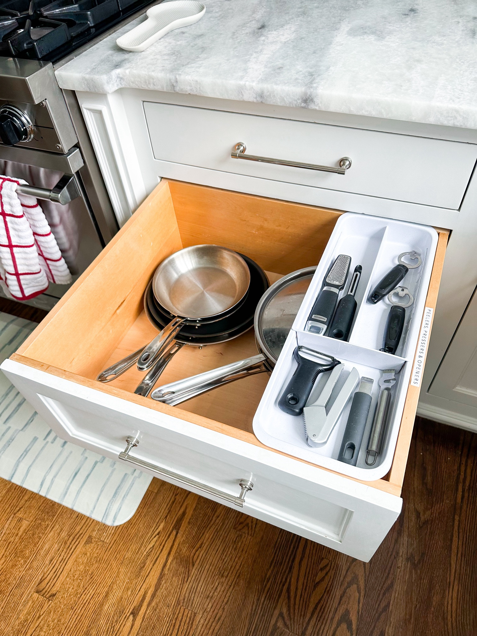 As a professional organizer, I hate it when I can’t utilize all of the vertical space in a deep drawer 😒 

This sliding drawer bin has completely changed the game 🫶🏻 it’s the perfect way to maximize your deep drawers, while freeing up space in other crowded areas 🙌🏻
.
.
.
.
.
#fairfieldcountyct #westportct #westportmoms #organizingtips #203local #fairfieldcounty #fairfieldcountymoms #greenwichmoms #greenwichct #hometips #professionalorganizerct #getorganized #organizinghacks #decluttered #organizinghacks 



#LTKfindsunder50 #LTKfamily #LTKhome