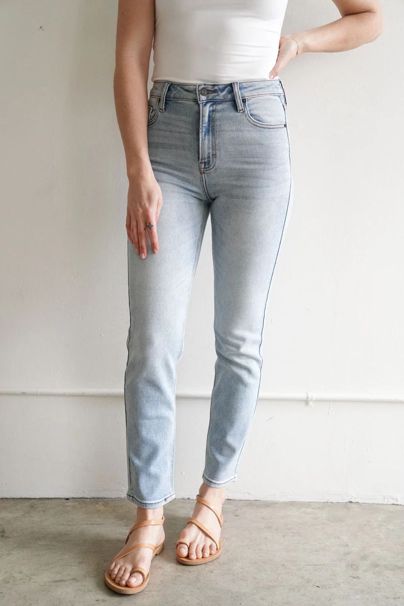 Brooke Slim Straight Leg Jeans | Carly Jean Los Angeles