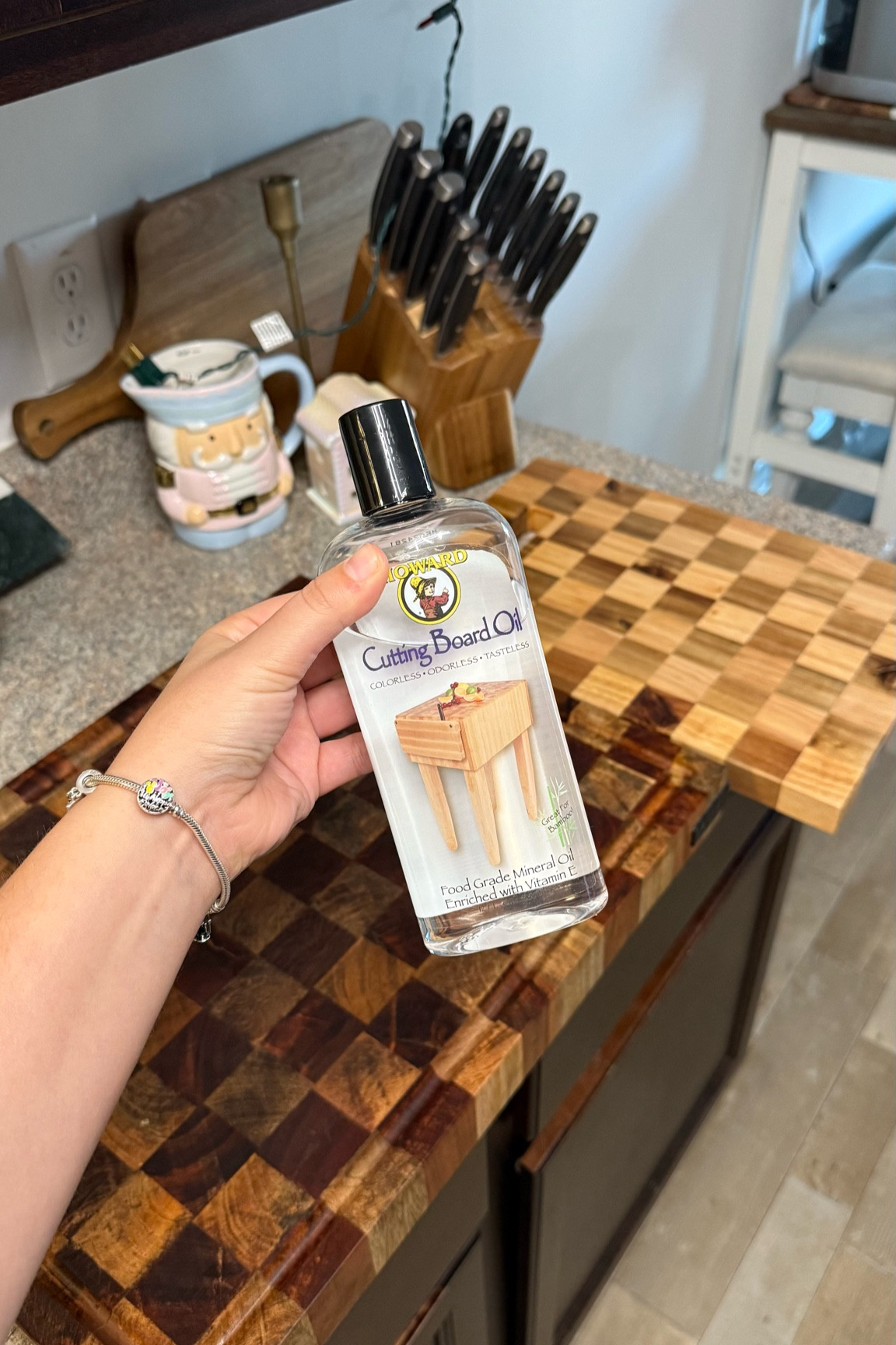 This is your sign to TAKE CARE OF YOUR WOOD CUTTING BOARDS 🪵🔪
#woodcuttingboards #cuttingboardcare #cuttingboardoil 