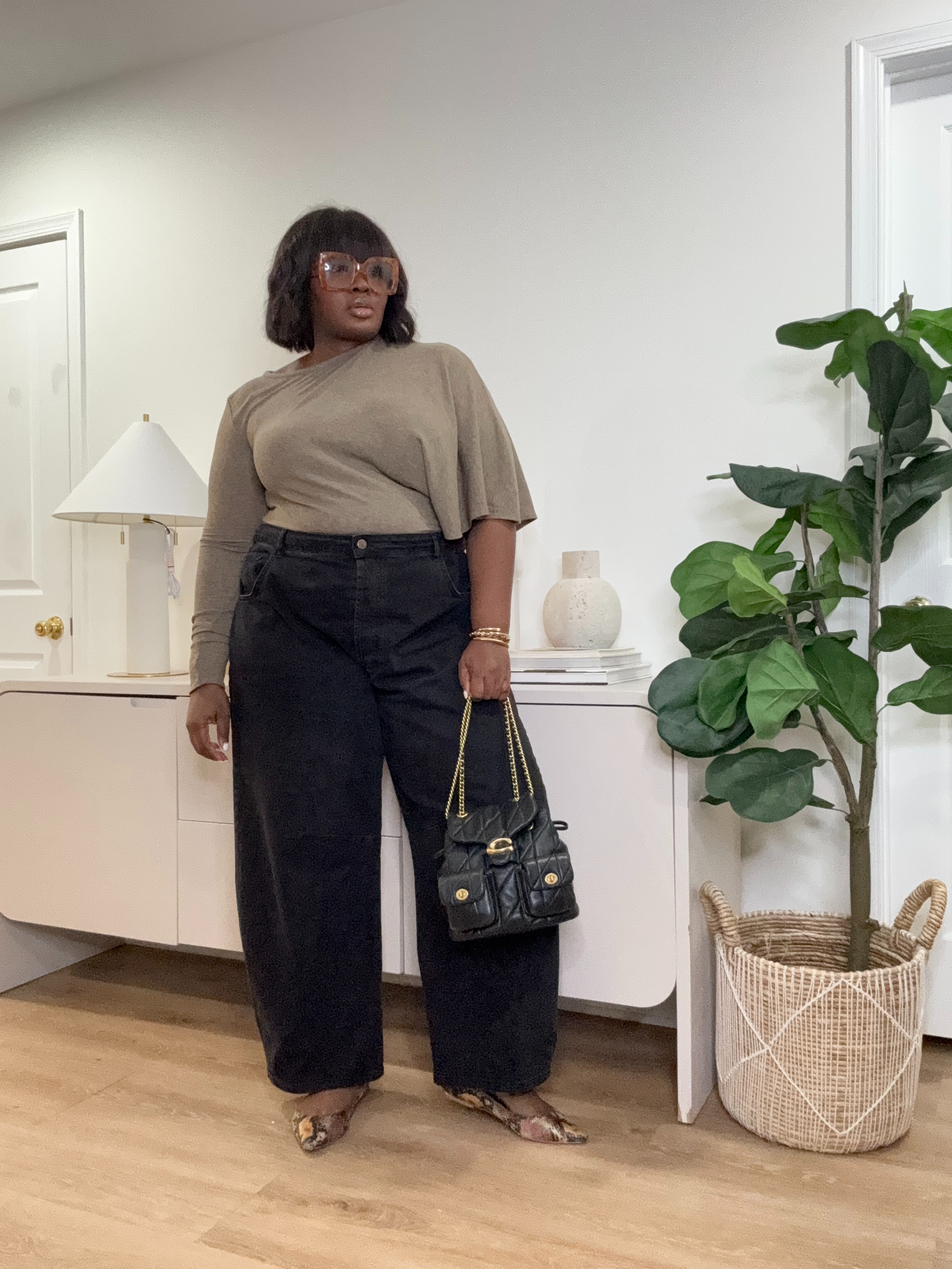 Finding jeans in size 18+ that actually fit shouldn’t be a struggle. These barrel jeans hug, flatter, and keep you confident all day. #CurvyFashion #PlusSizeJeans #BarrelJeans #LTKFinds #InclusiveStyle #CurvyOOTD #BodyPositiveFashion #LTKCurvy #WardrobeEssentials 

 #LTKootd #LTKSeasonal #LTKMidsize