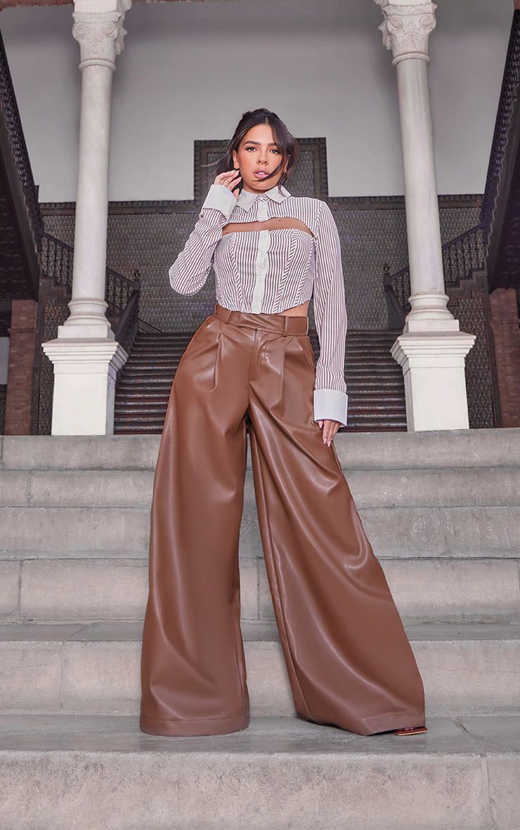 Chocolate Brown Faux Leather Tailored Extreme Wide Leg Pants | PrettyLittleThing US