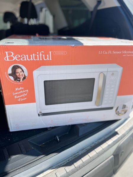 Been looking for the perfect microwave for a fun upcoming g project for awhile now:

Surprisingly the one I’d been searching for was close to home and right on budget at Walmart.  The Drew Barrymore Beautiful appliances are so pretty!

#walmar #whitemicrowave #brassmicrowave 



#LTKFind #LTKhome