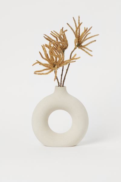 Ceramic vase | H&M (UK, MY, IN, SG, PH, TW, HK)