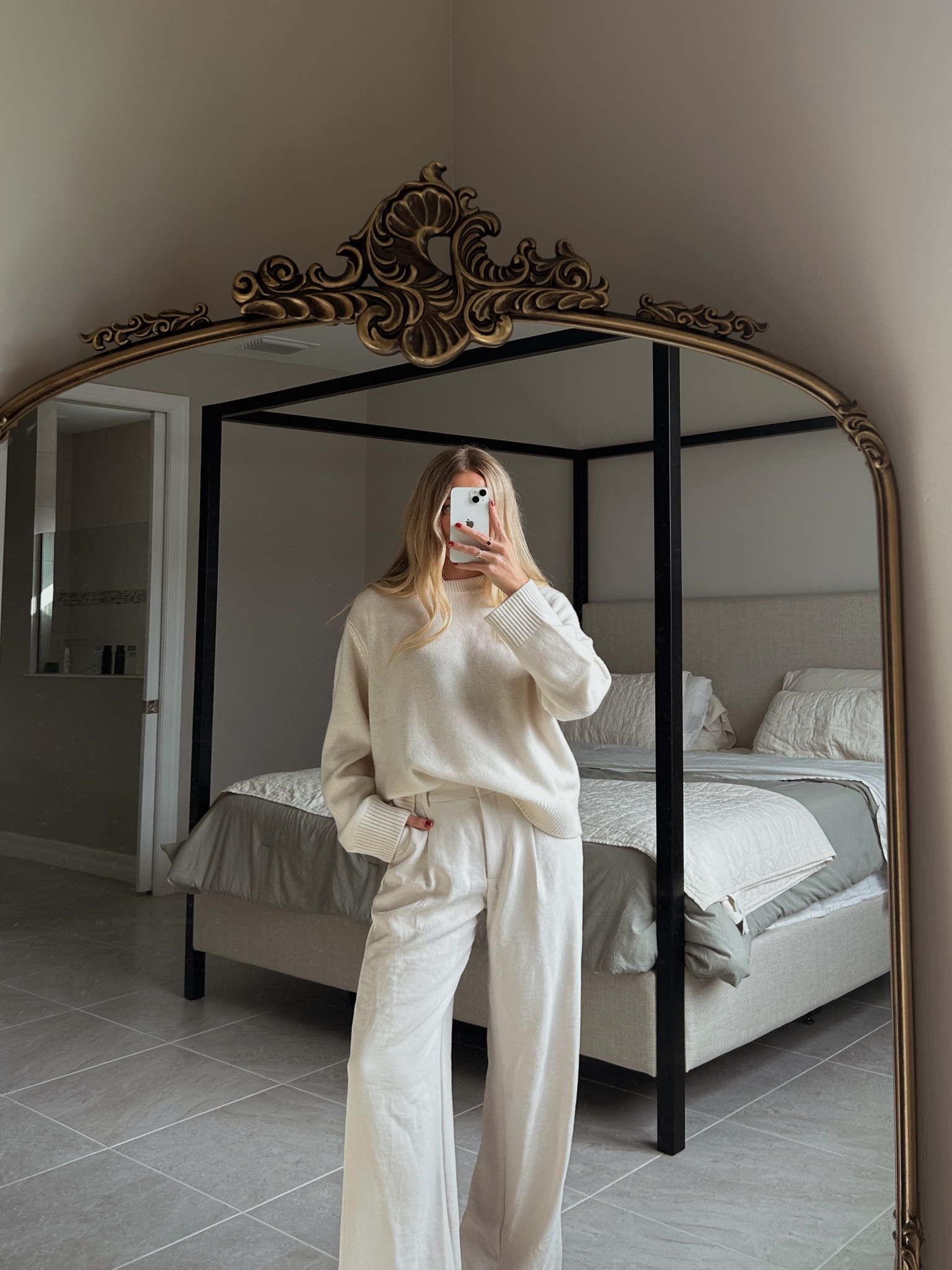 such a timeless sweater! 100% grade-A Mongolian Cashmere, I’m wearing a Large for a more oversized fit 

#LTKGiftGuide #LTKHoliday