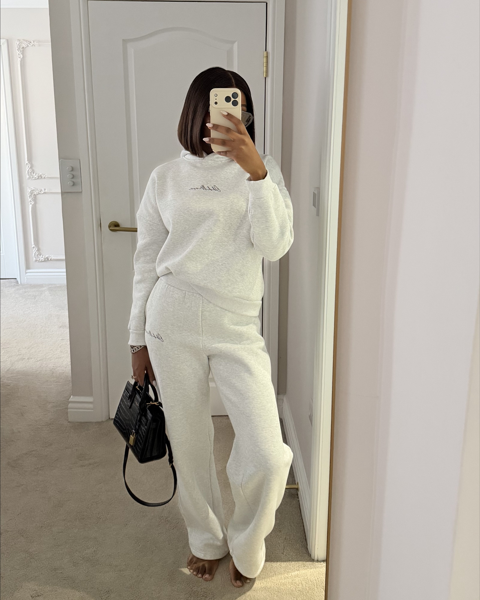 Cosy girl OOTD 🩶


Tracksuit, matching set, odd muse, coord, school pickup outfit, errands outfit, casual outfitt

#LTKuk #LTKwinter #LTKeurope