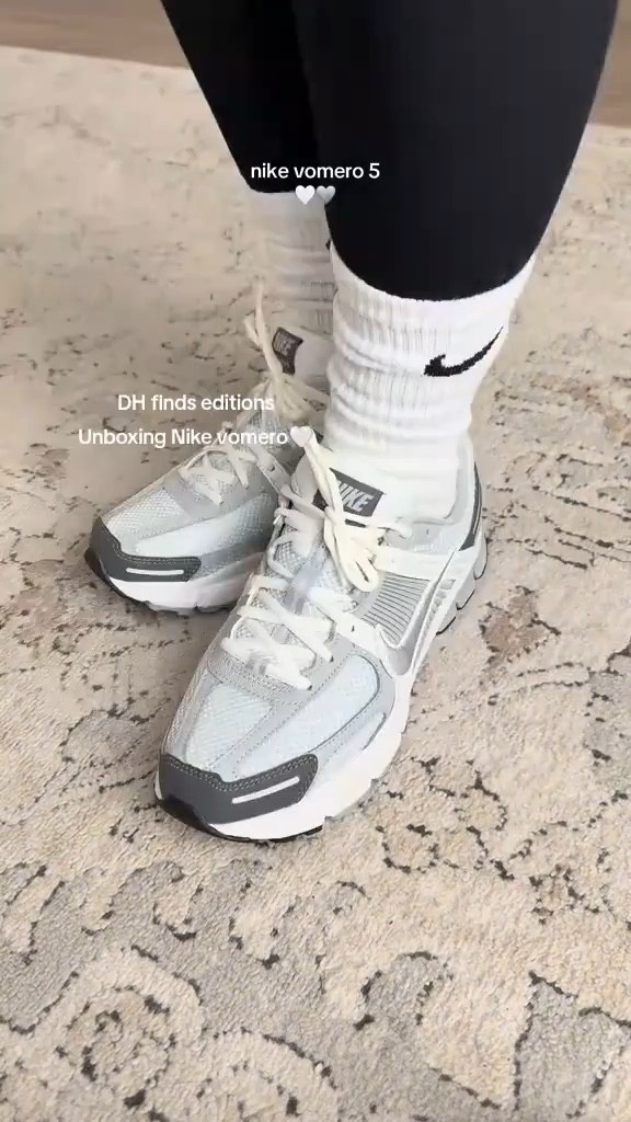 Link➡️ https://sale.dhgate.com/Yfmrvc56 • These are walking-all-day sneakers 👟🤍
#LTKsneakers #LTKstyle #LTKfinds #LTKcasual


#LTKgrwm #LTKSaleAlert #LTKootd