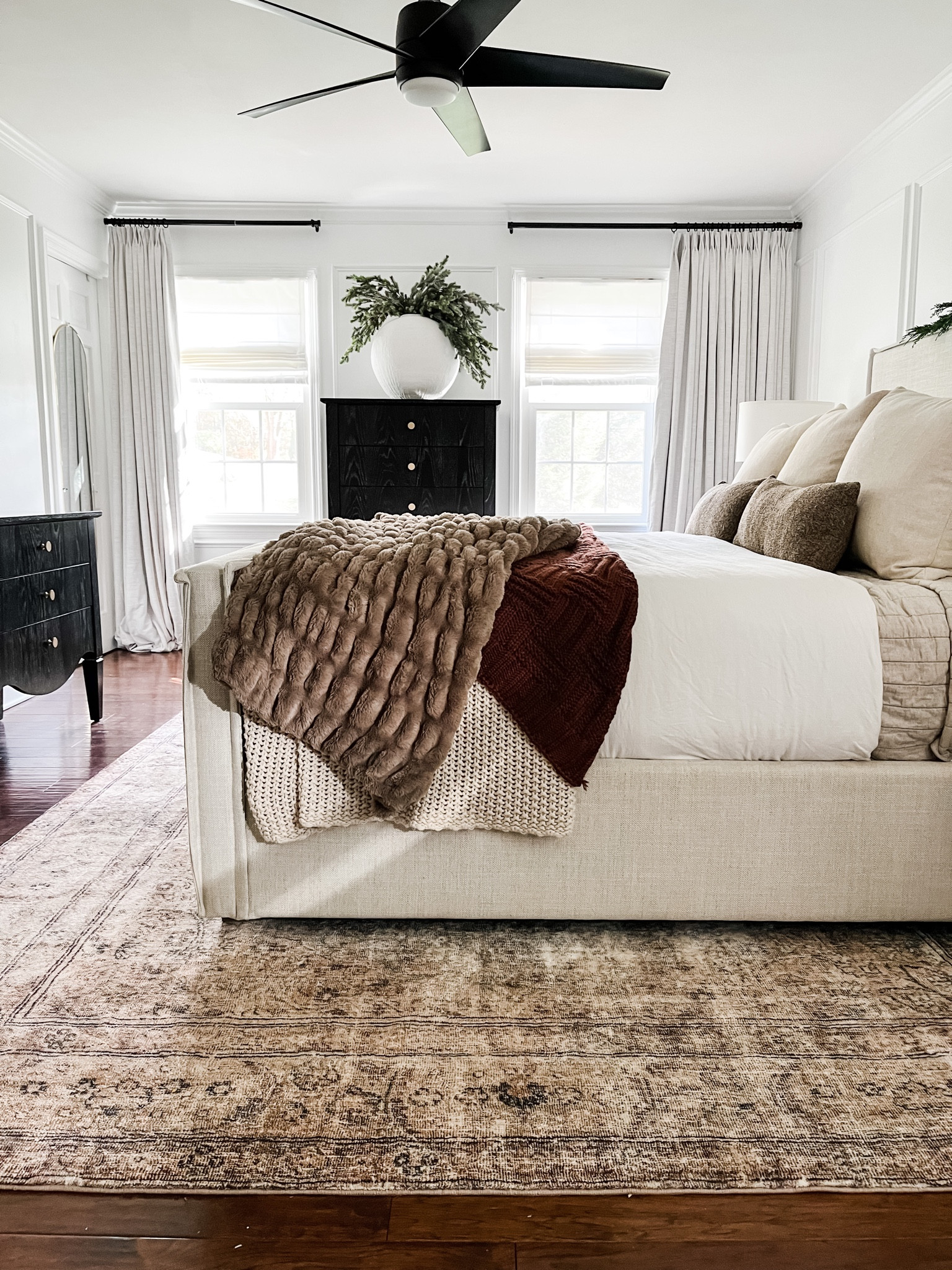 Christmas bedroom, moody Christmas, wayfair, Loloi rugs, zgallerie, Target, linen bed, faux fur throw blanket 

#LTKSeasonal #LTKhome #LTKHoliday