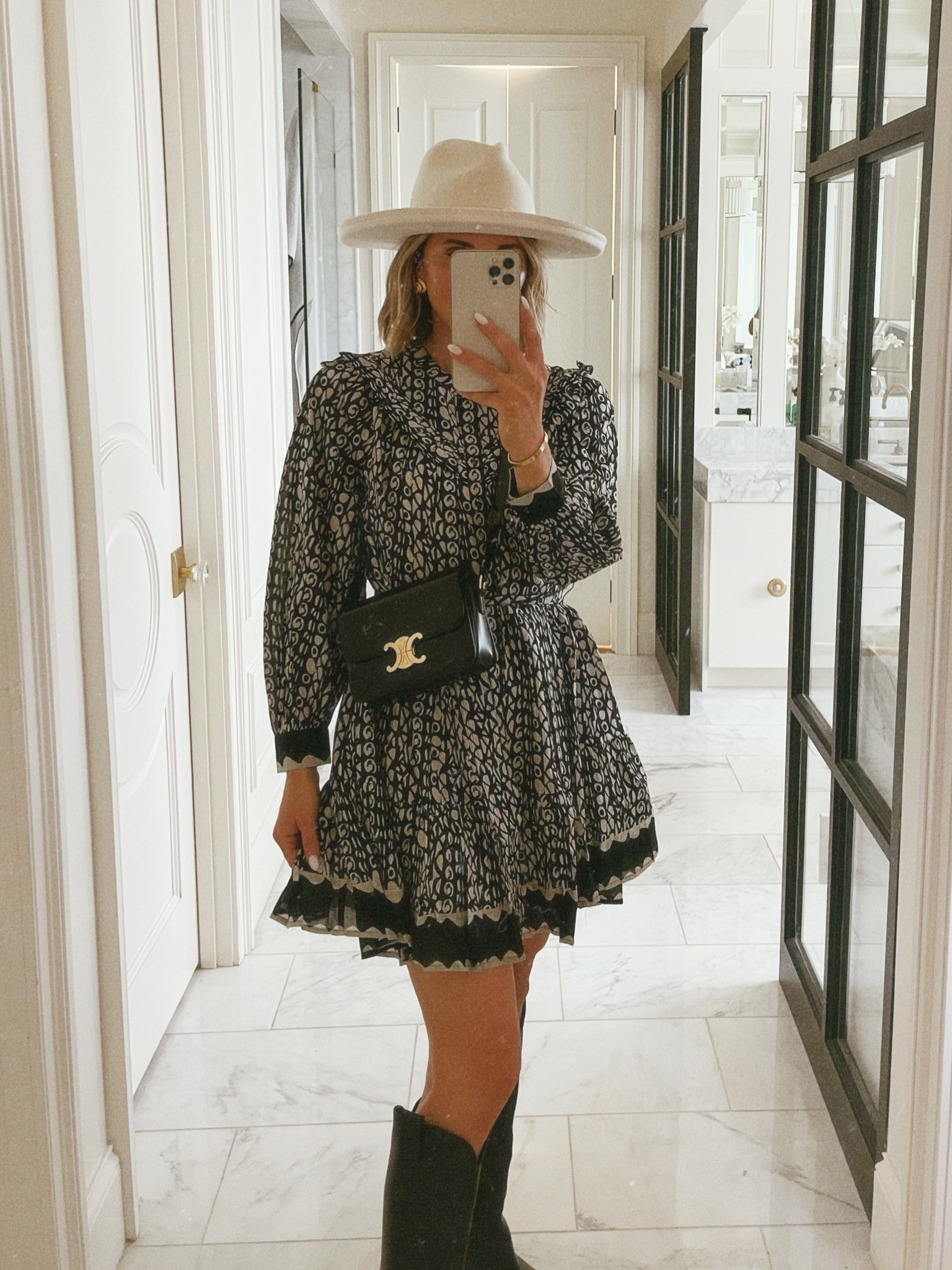 Summer to fall dress. Love this look for a summer concert 