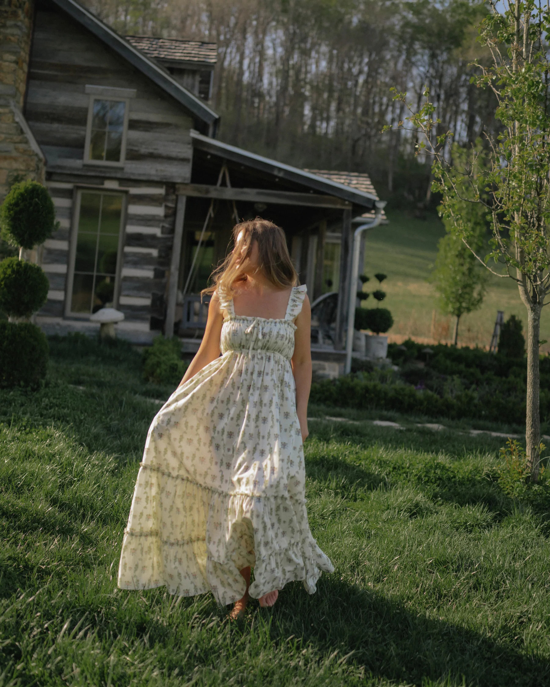 Ivy in Meadow | Slow Sunday