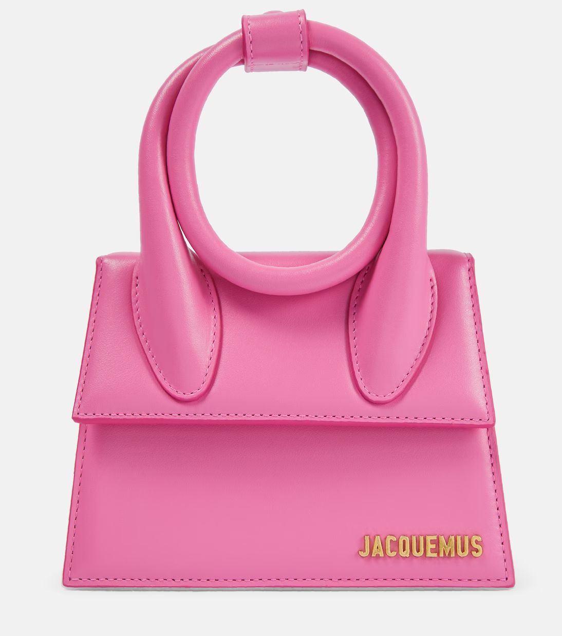 £ 745
incl. duties and VAT, excl. shipping costs
ADD TO BAG
ADD TO WISHLIST
Free Shipping on orders over £350
PRODUCT DETAILS
Featuring a distinctive enlongated top handle that can be wound with a snap-button fastening, the pink leather Noued tote bag is a new-season take on Jacquemus' iconic Chiquito design.
Made in Spain
Color of fastening: gold
Designer color name: Pink
Detachable, adjustable shoulder strap
Internal details: fabric lining
Closure: magnetic fastening
Back slot pocket
Material: cow leather
Item number: P00704946
SIZE & FIT
DELIVERY & FREE RETURNS
More questions about this item?
See more Jacquemus
See more Jacquemus Bags by Jacquemus
See more Bags
See more Shoulder Bags
NEW ARRIVAL










 | Mytheresa (UK)