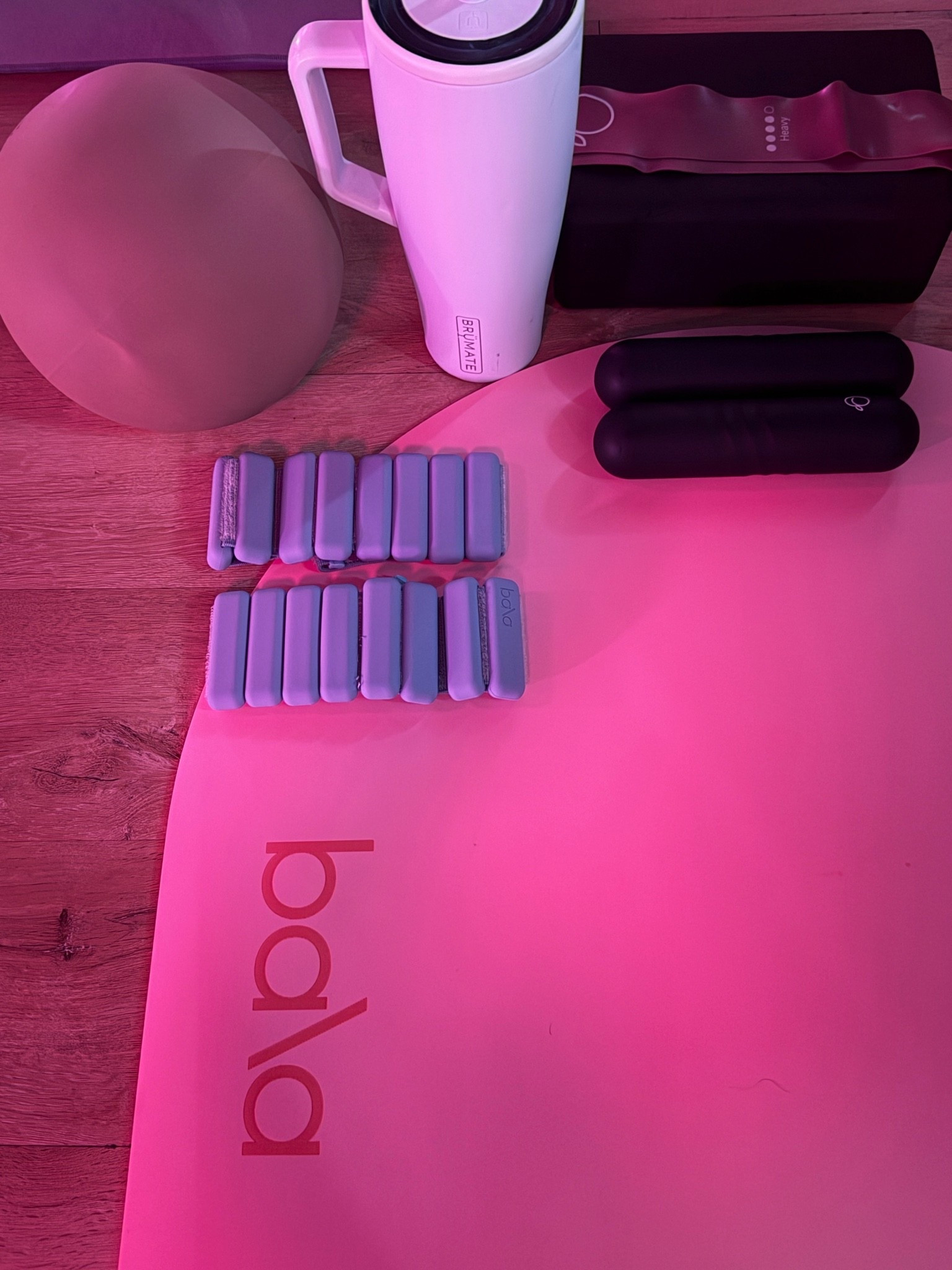 love a heated mat pilates class 💗