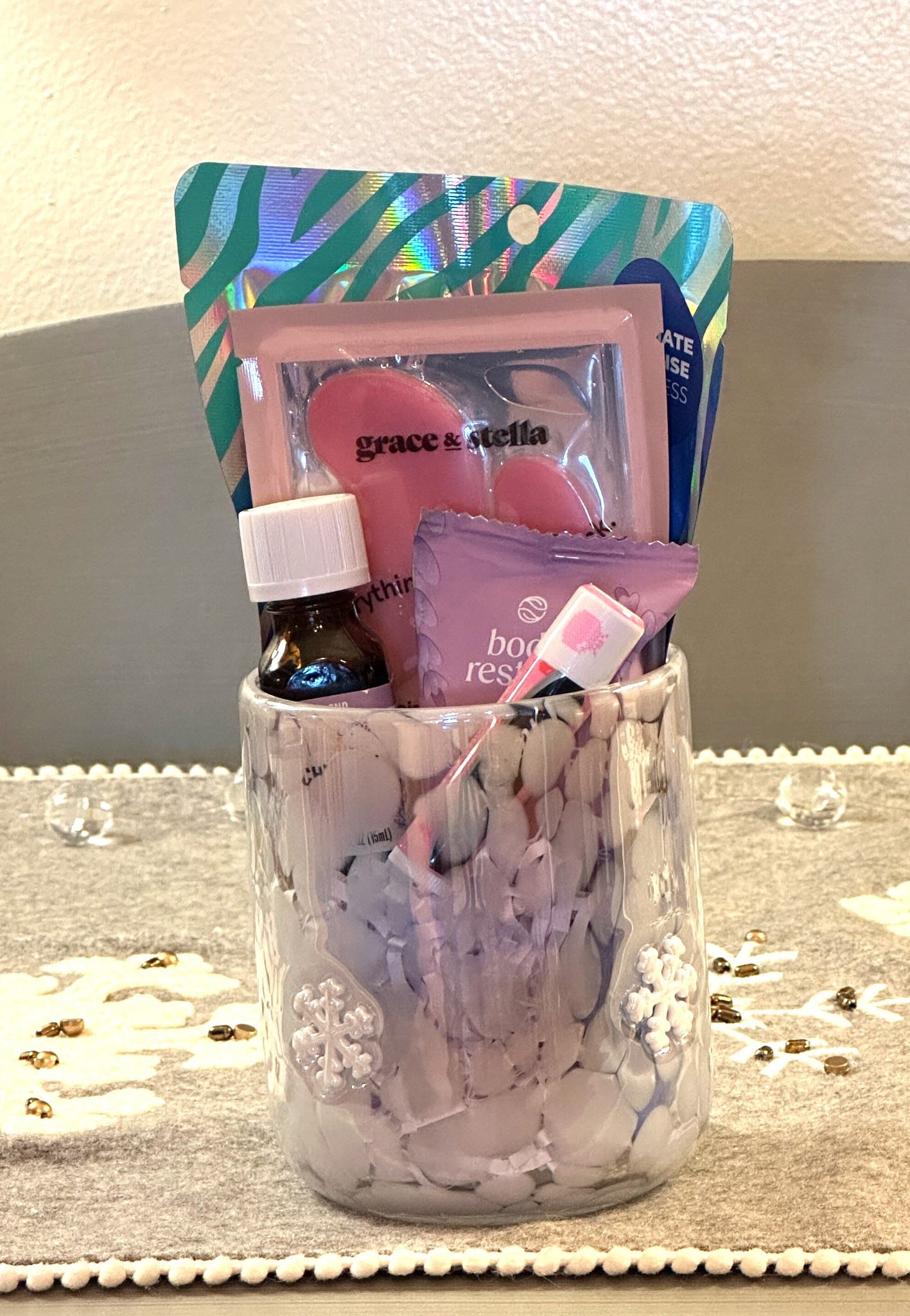 I grabbed this viral snowflake icon juice glass from Anthropologie and turned it into the sweetest little winter self-care bundle. Perfect for teachers, moms, sisters, coworkers, or honestly… yourself. ❄️💗
Inside I added:
• Grace & Stella eye masks
• Vitamasques Ultra Repair Foot Mask
• Body Restore lavender shower steamer
• Chapstick
• Aura Cacia “Chill Pill” essential oil
Simple, affordable, and thoughtful — chef’s kiss. 💋✨


#giftideas #giftguide #wintergifts #holidaygifts #teacherappreciation #teachergiftideas #mompresents #sistergift #friendgift #selfcaregifts #under50gifts #ltkhome #ltkholiday #ltkfinds #ltkunder50 #selfcareessentials #selfcaregift #cozygifts #pampergifts #beautygiftideas #eyemasks #ltkbeauty #showersteamer #essentialoils #winterskincare #ltkbeauty #ltkselfcare #viralfinds #amazonfinds #cuteaesthetic #winteraesthetic #snowflakemug #juiceglass #giftbundle #stockingstuffers #smallgiftideas #ltkdeal

#LTKHoliday #LTKselfcare #LTKGiftGuide