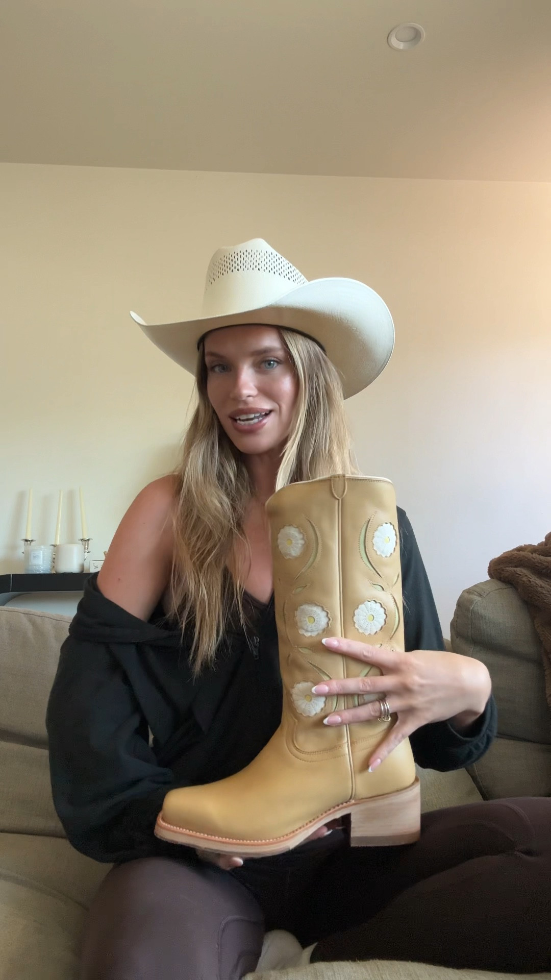 Most beautiful boots ever 


Western, stagecoach, inspo, fashion 

#LTKootd #LTKFestival #LTKTravel