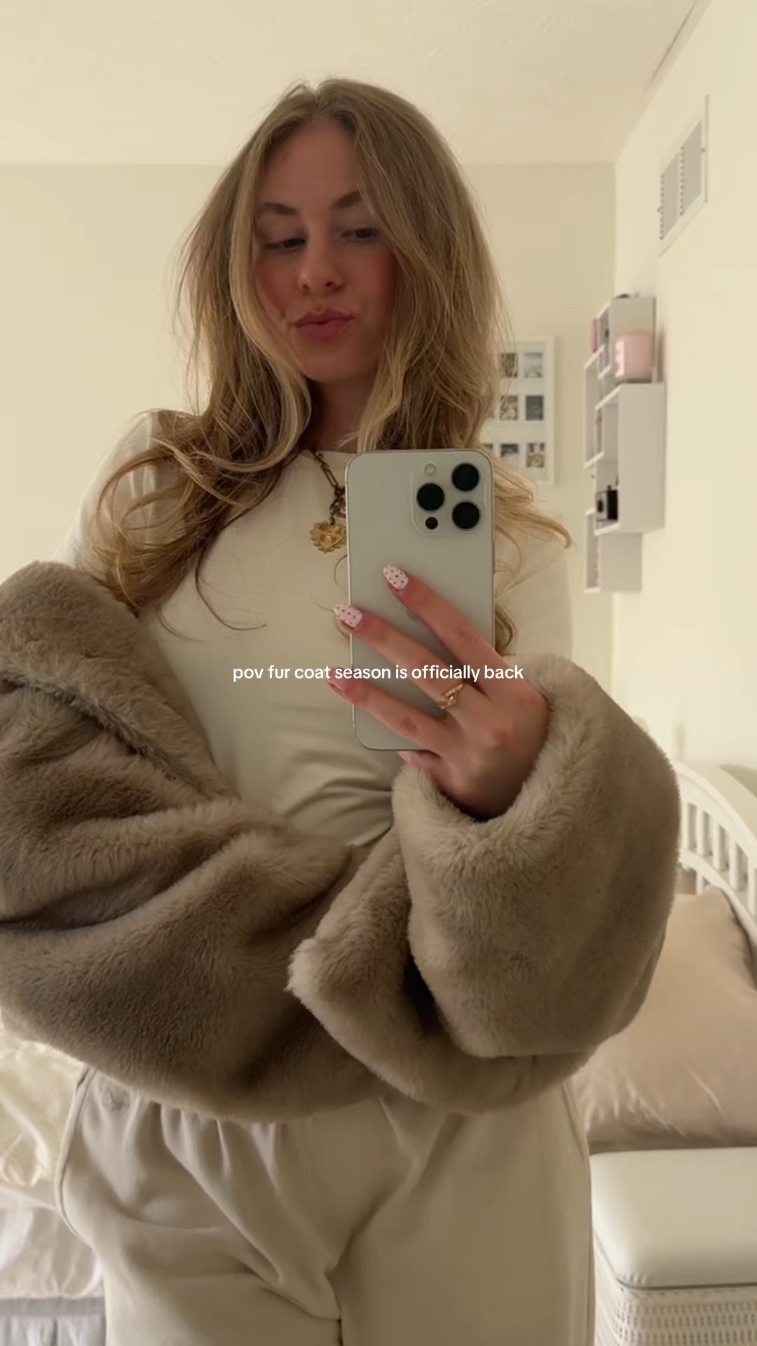 fur coats are back <3

ACTUAL coat is from Zara last year and isn’t sold anymore but I linked alts!!

#furcoat #furjacket #autumnoutfit #fallaesthetic #fallootd 

#LTKBeauty #LTKStyleTip #LTKSeasonal