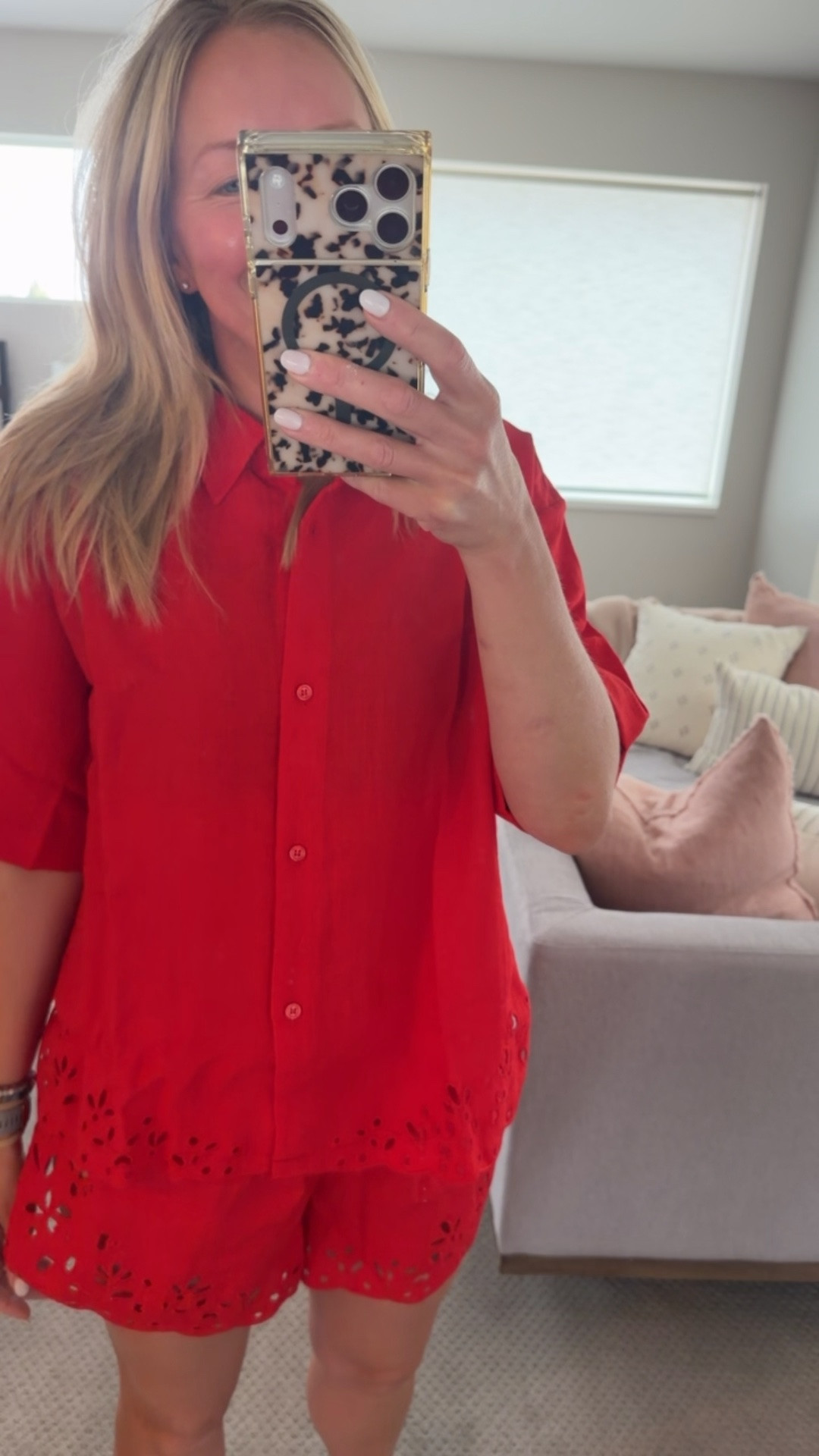 Snagged this linen cutout set from H&M and think it’s going to be perfect as a coverup for the pool and beach! 

Also got the top in navy. 

Top size small and it’s oversized. 
Bottoms are medium (true to size)