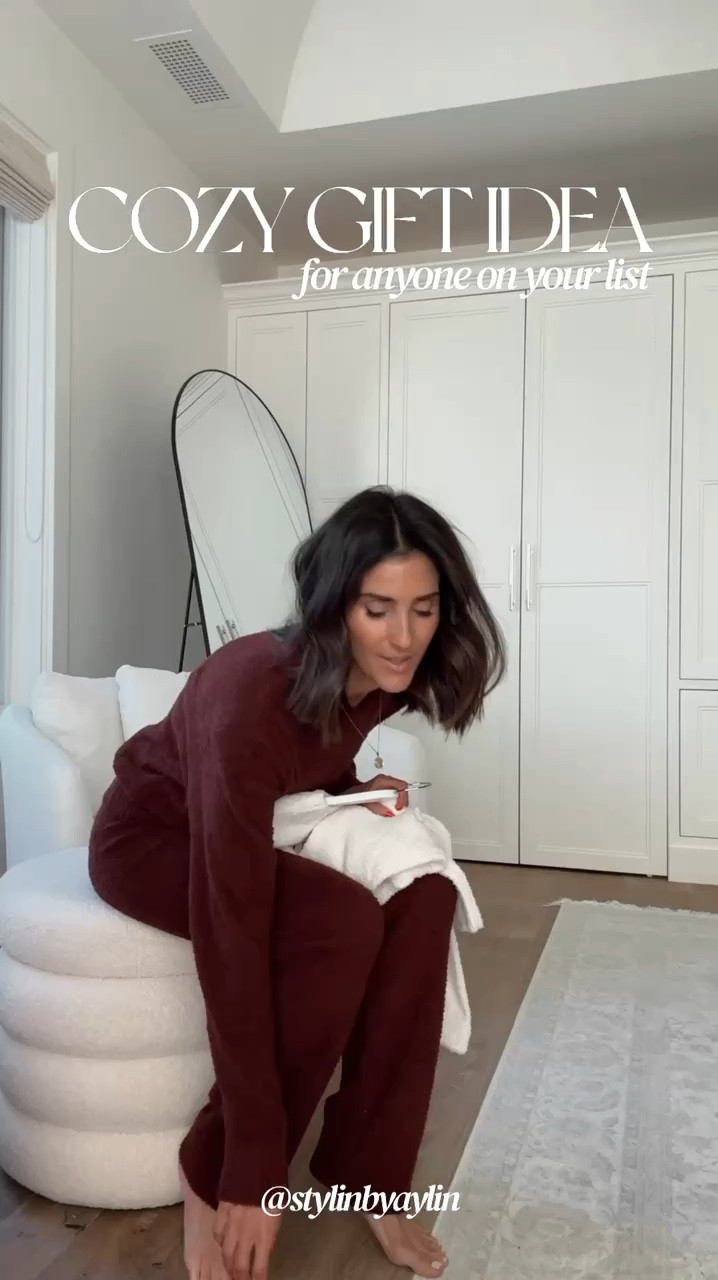 This set is so good and would make a great gift idea this holiday season!
I'm just bag of 5-7" wearing the size small in the color brunette and beige xx 
StylinByAylin, Aylin

#LTKStyleTip #LTKSeasonal #LTKGiftGuide