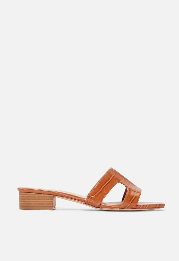 Avelyn Cut Out Slide | JustFab