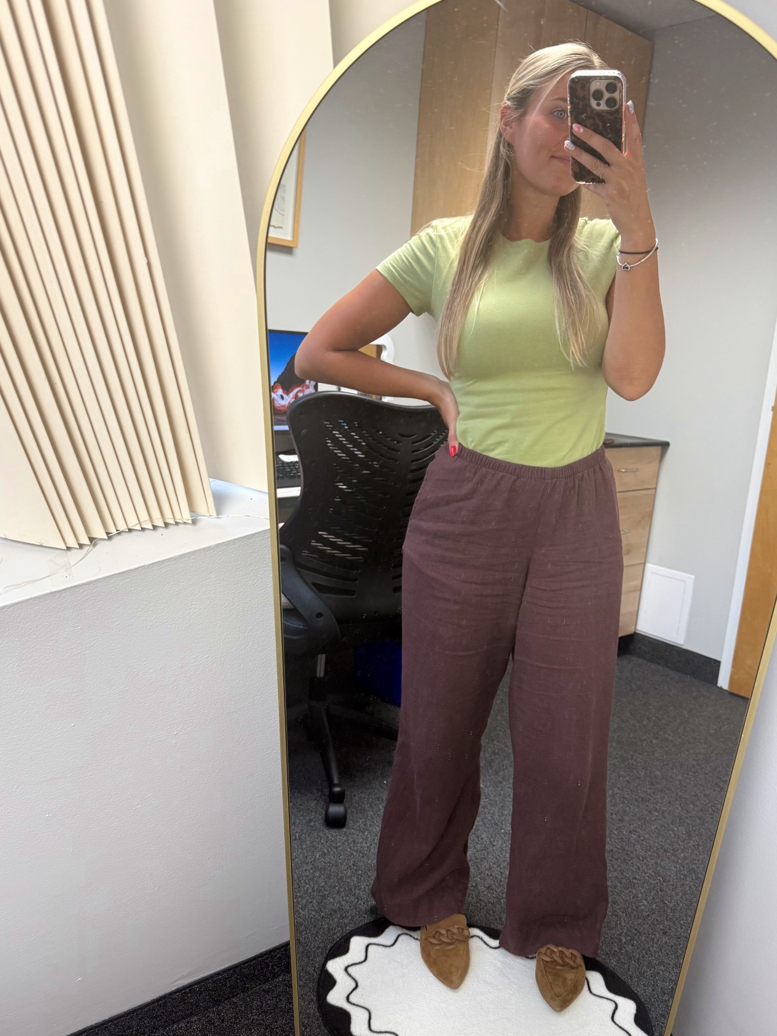 The mirror I have in my office and LOVE is a prime day deal😍👏🏼 

#mirror #floormirror #office #officedecor #workoutfit #summeroutfit #linenpants #target #amazon #primedaydeal #abercrombie #casualoutfit #stevemadden

#LTKWorkwear #LTKSeasonal #LTKHome