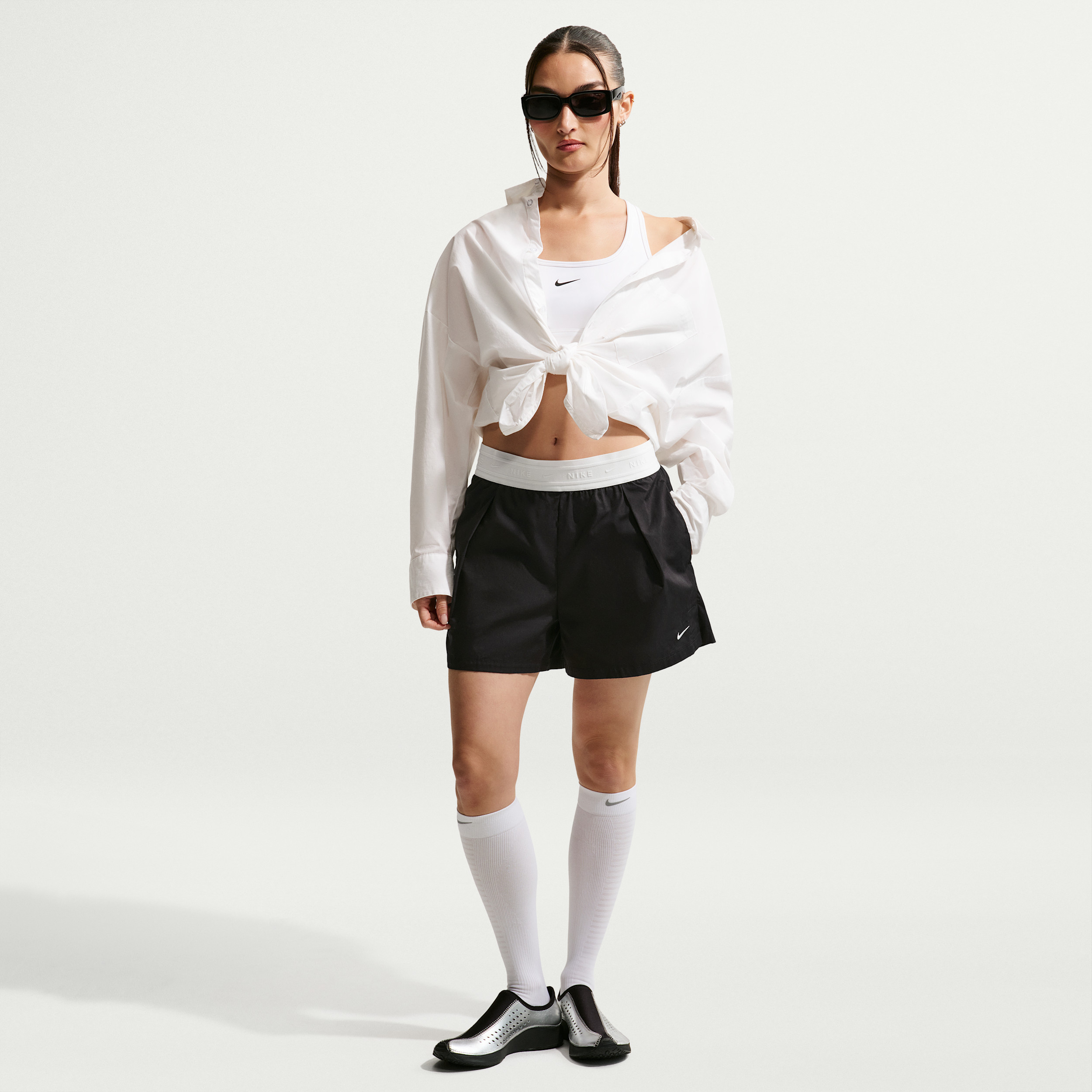 Women's Nike Sportswear Chill Poplin Loose Mid-Rise Shorts in Black | II4438-010 | Nike (US)