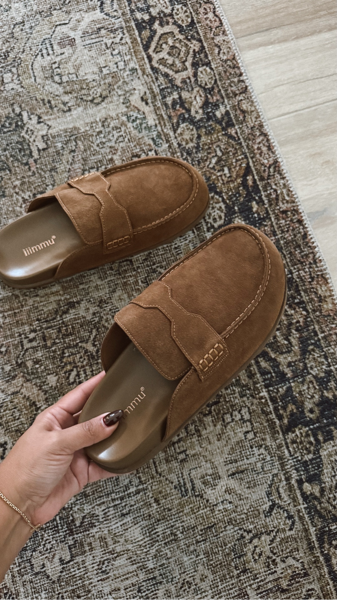 These clogs from Amazon are giving me g major Hermes vibes 👀🤎🍂 they are so comfy, come in 4 colors and run TTS (size up if in-between)

#designerinspired #fallfashion #fallshoes #clogs #mules #loafers #suede #amazon #amazonfind #repelspray #suedespray

#LTKSeasonal #LTKFallSale #LTKFindsUnder100