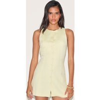 Butter Yellow Linen A Line Cinched Back Skort Romper | PrettyLittleThing US