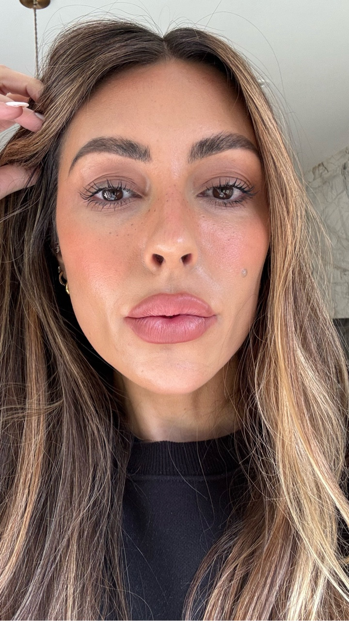 Tried some new products today and LOVED!
@victoriabeckhambeauty can do no wrong ♥️🤎 new watercolour bronzer in shade bronze and blush in coral
@kyliecosmetics precision lip liner in shade smitten 
